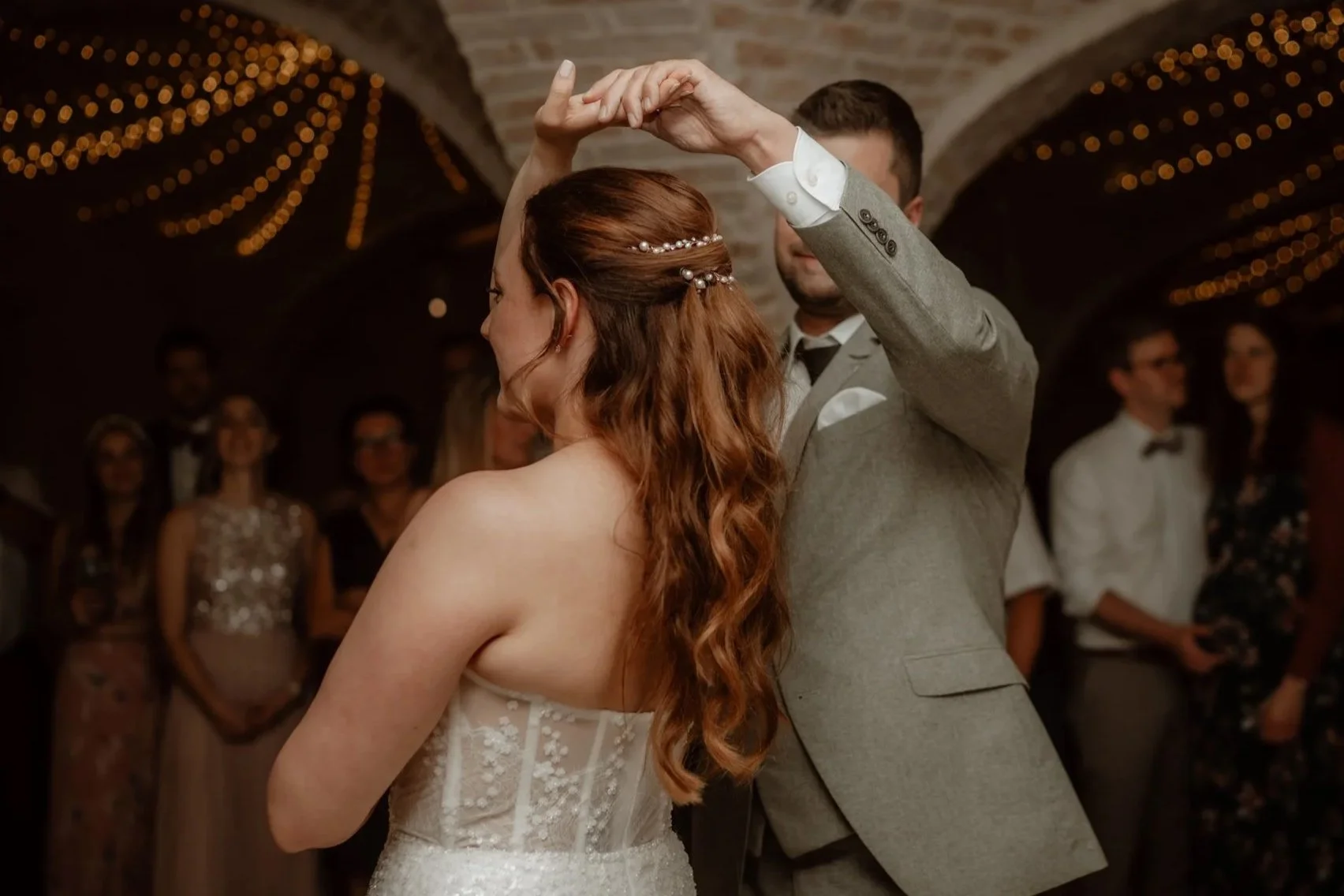 Live-Hochzeitsband bei der Abendunterhaltung einer Hochzeit in Oberösterreich.