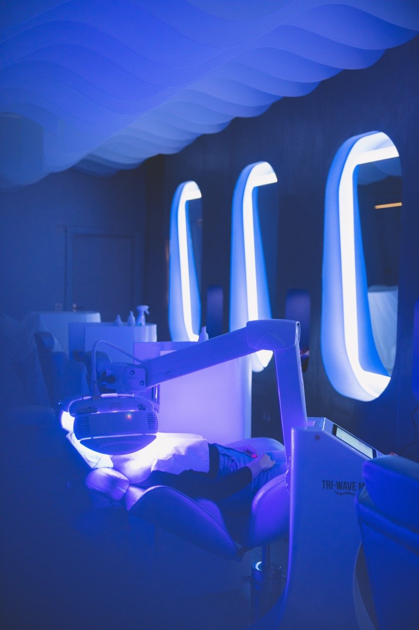 Led phototherapy facial