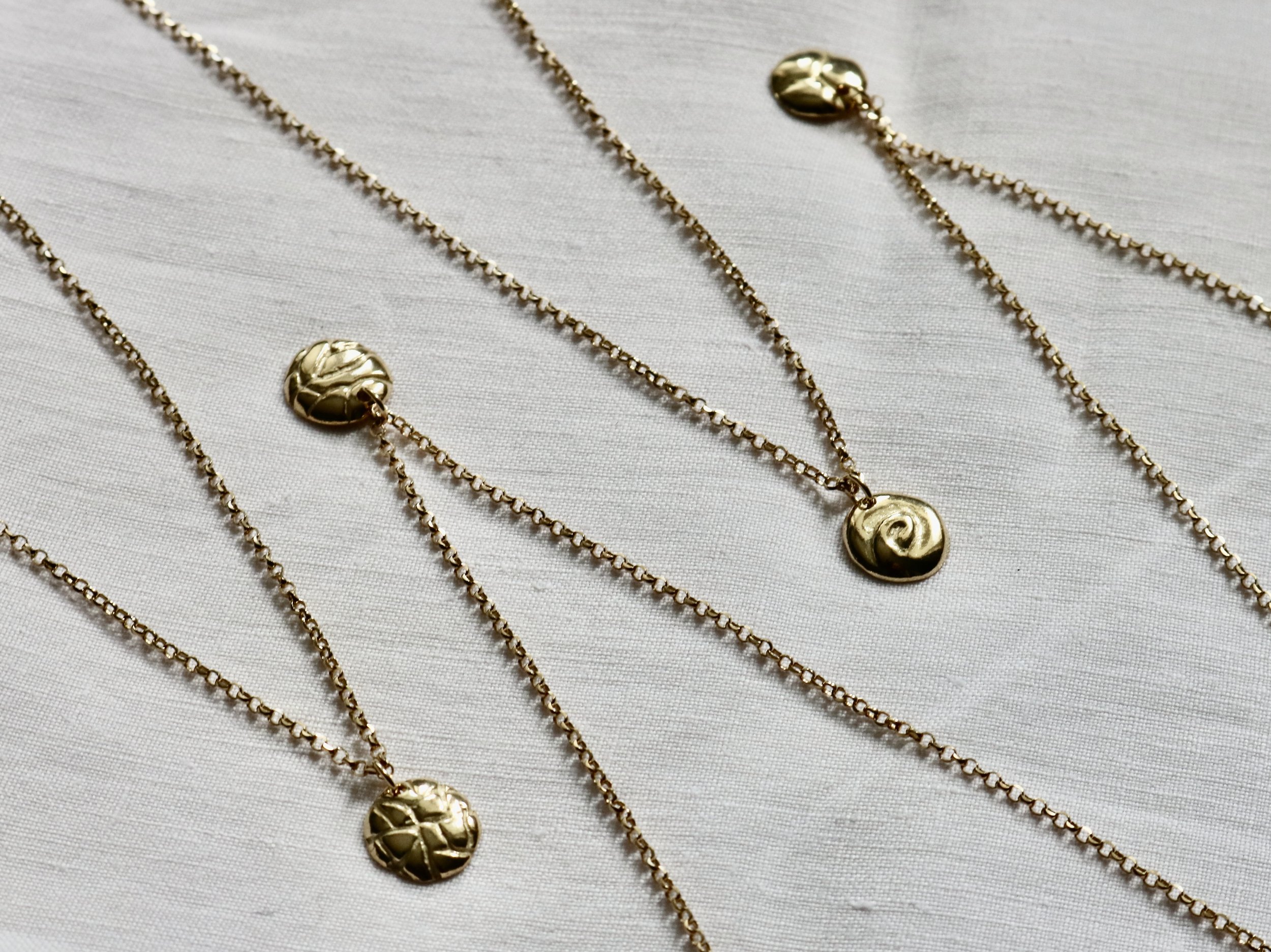 18ct Gold Plated Single element necklace