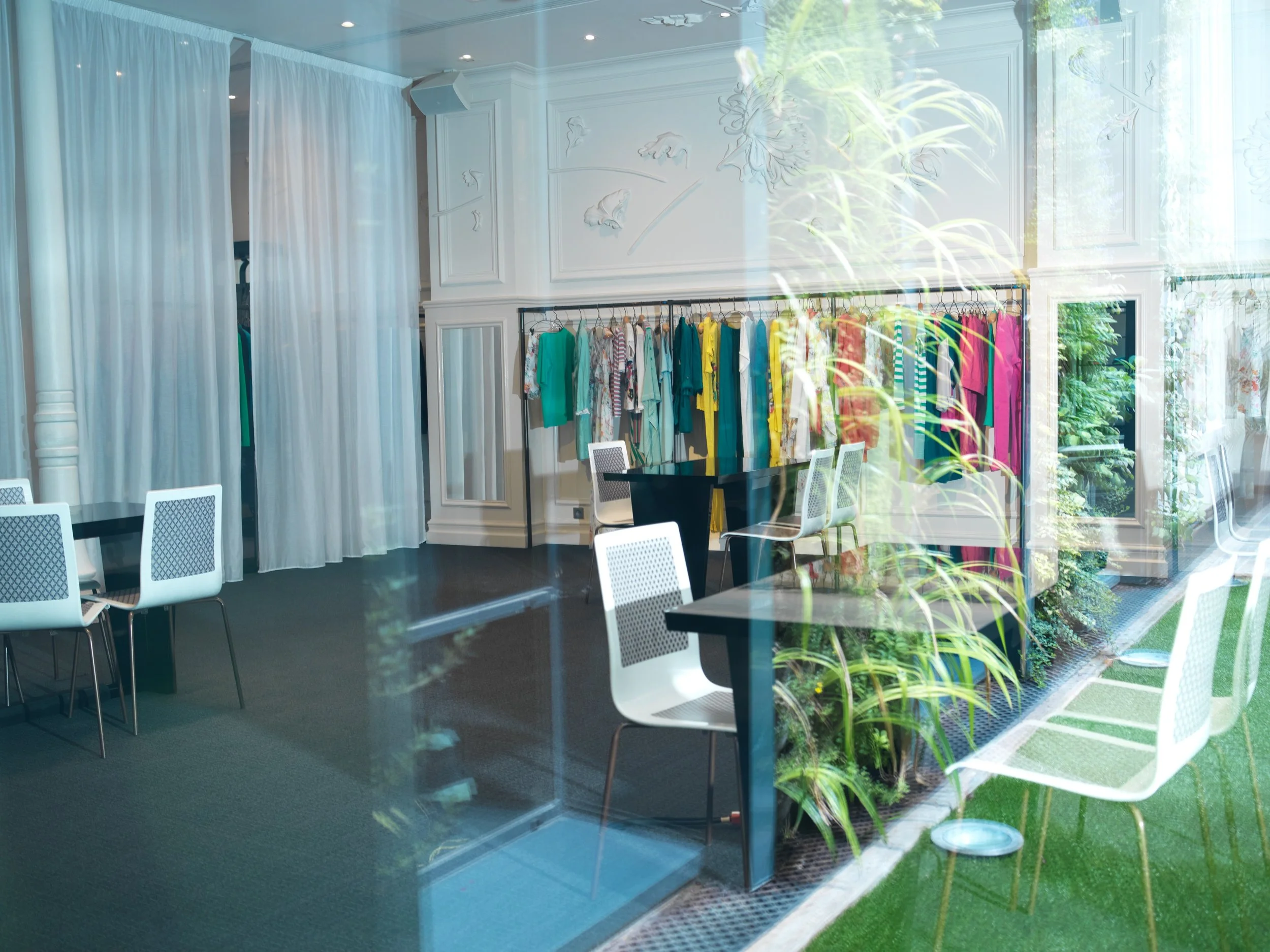 LVMH_B_1258432.jpg