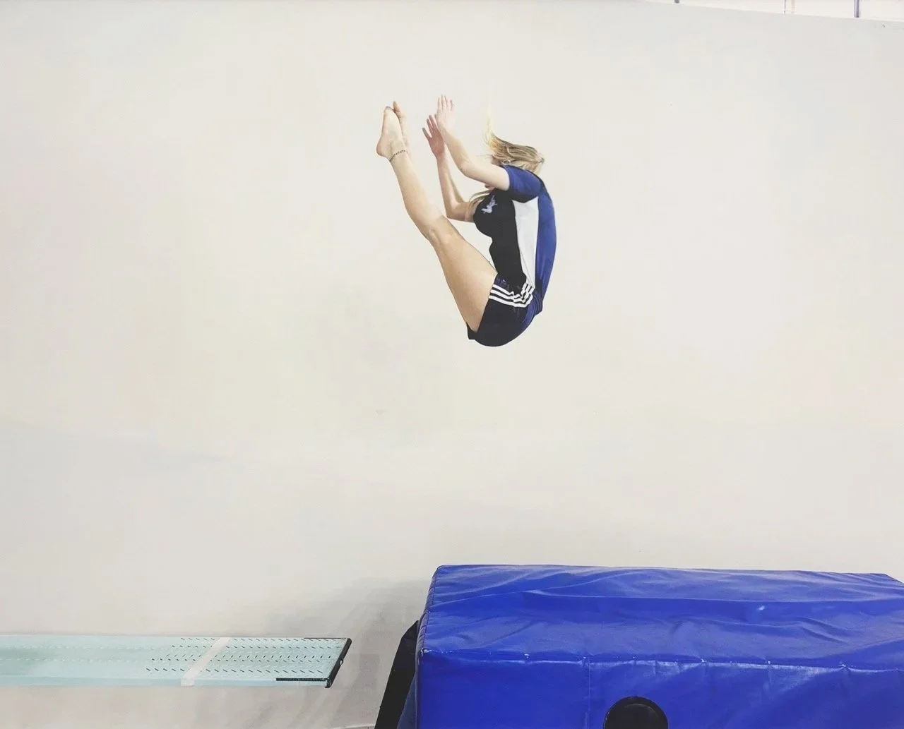 Tuffatrice (Diver), Trieste, 2024, stampa a getto d’inchiostro su carta hahnanemule, cm 50x40 (cm 80x90 con cornice)