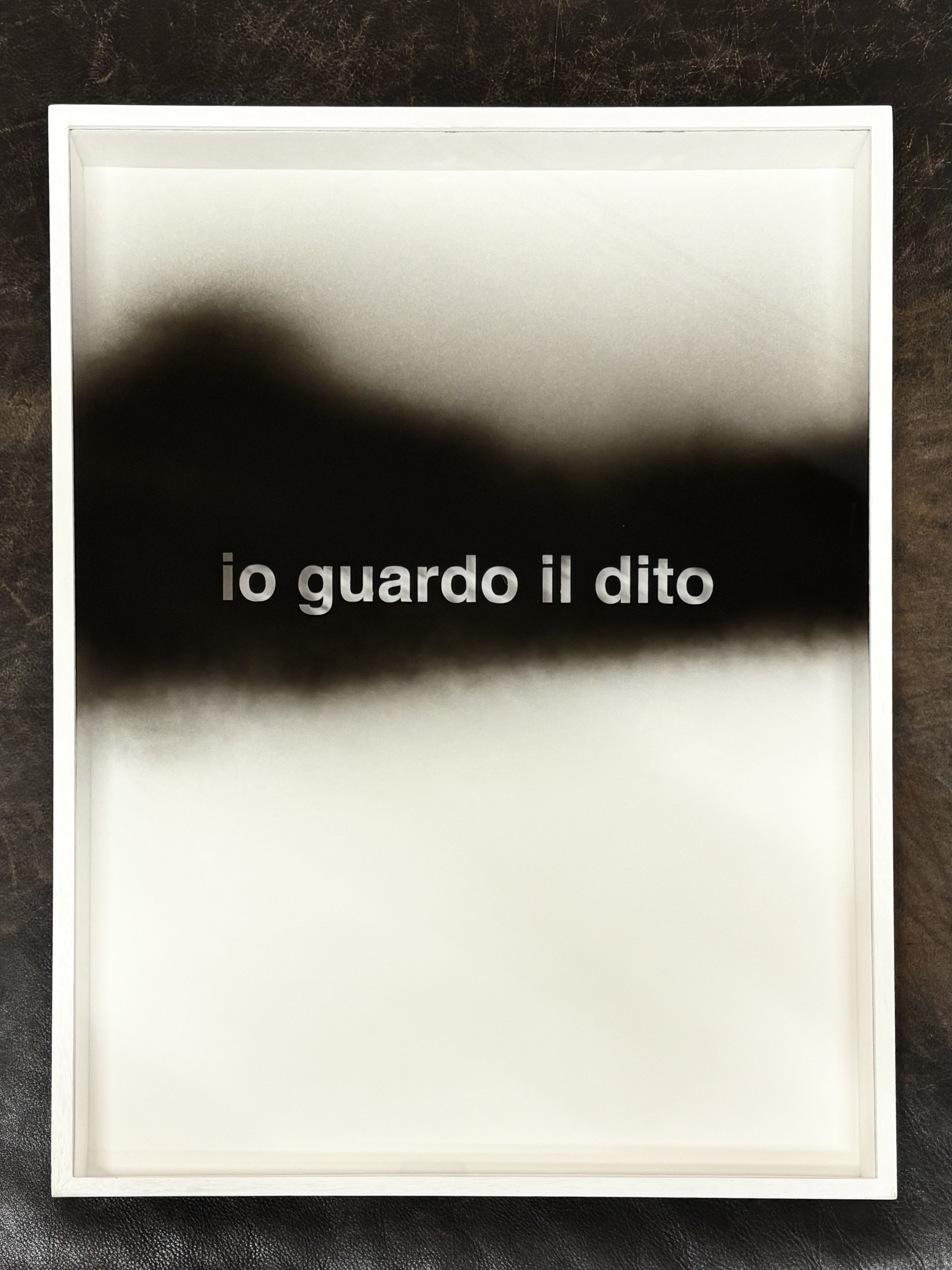 Io guardo il dito, 2025, intervento spray su vetro, cm 46,5 x 62