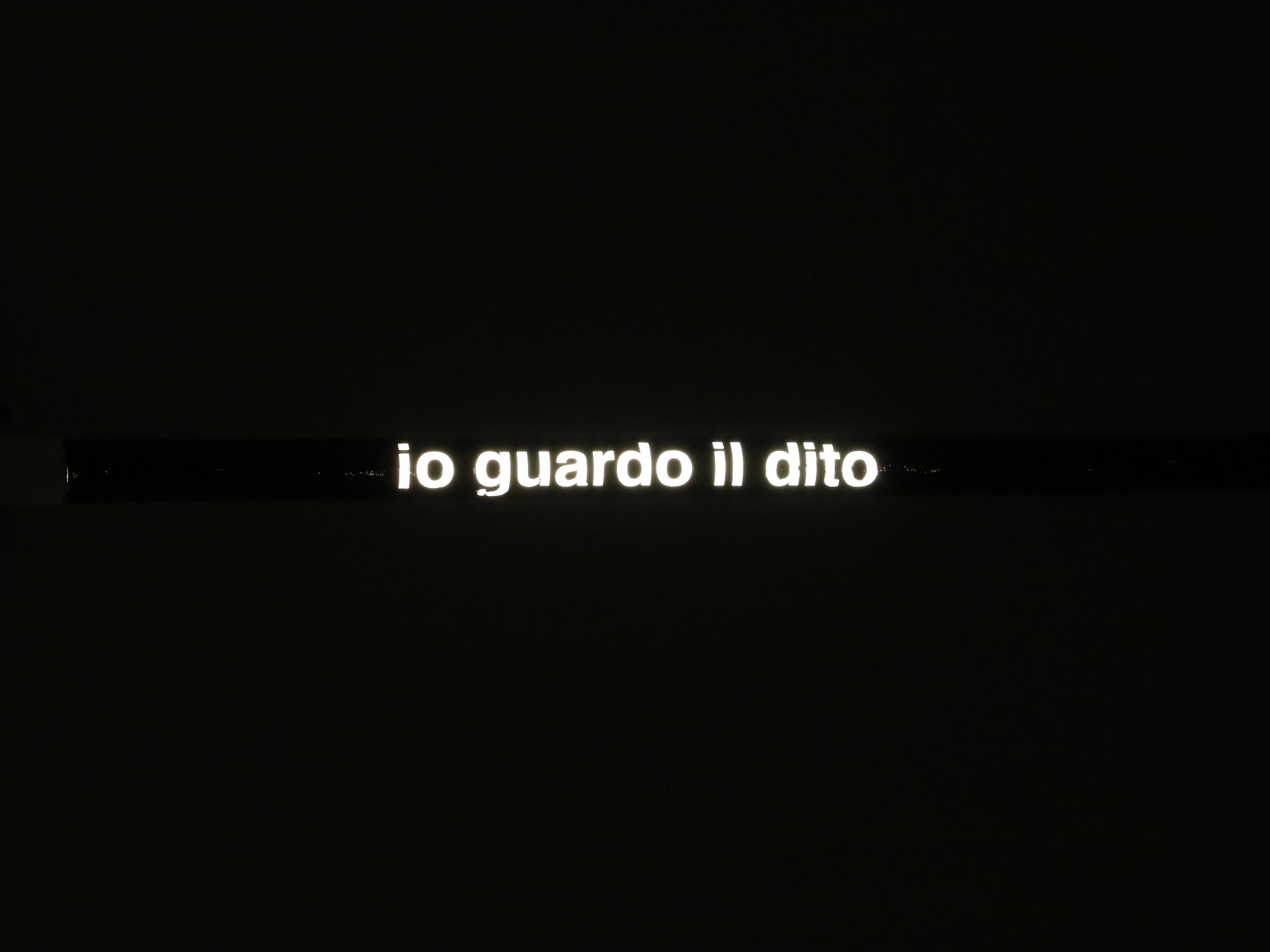 io guardo il dito (2).JPG