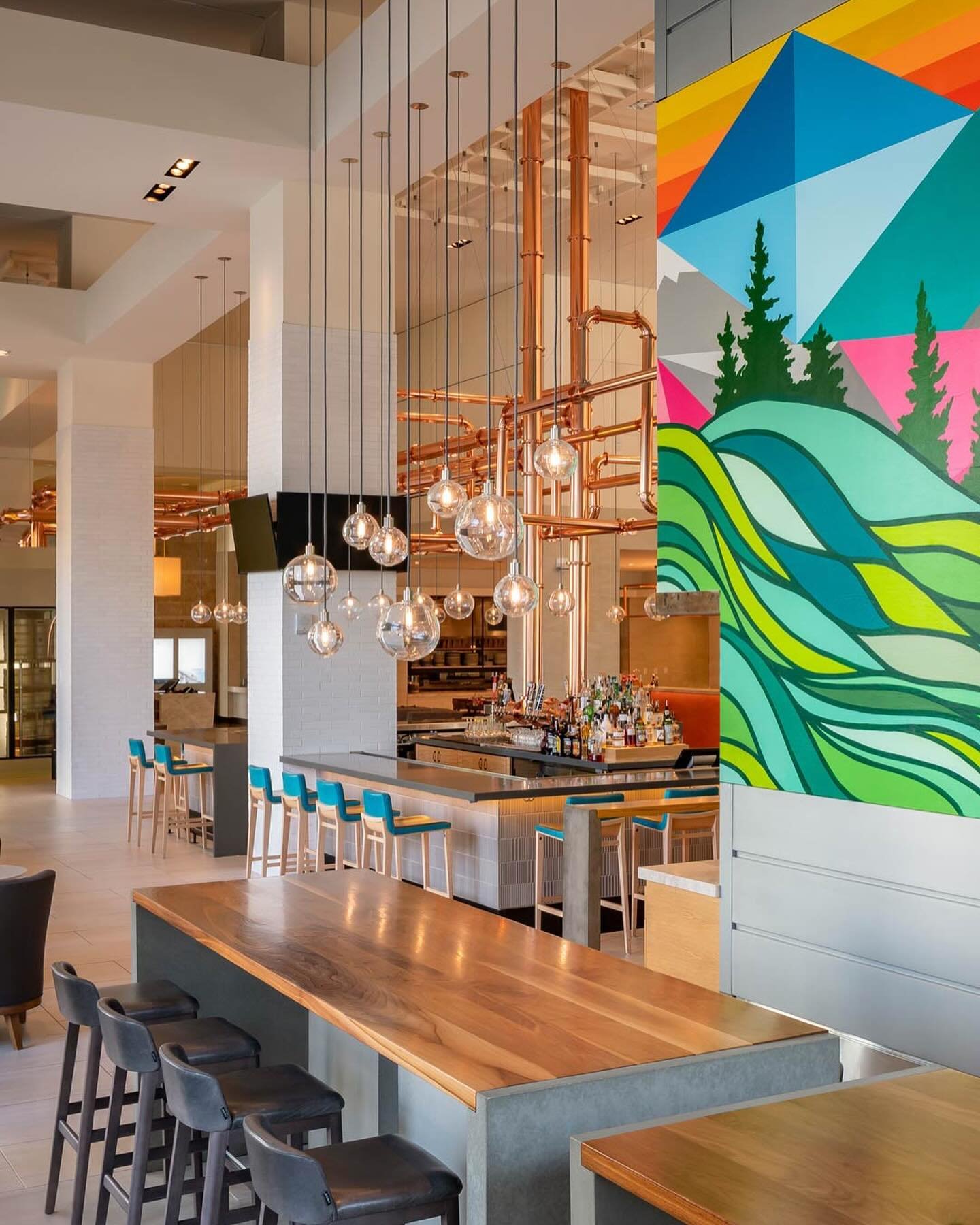 Get to know @sklostudio - #lighting 

SkLO sits at the intersection of modern California design and centuries-old Czech glass tradition.

@sklostudio designs and manufactures handblown glass lighting and objects from our studios in Healdsburg, Northe