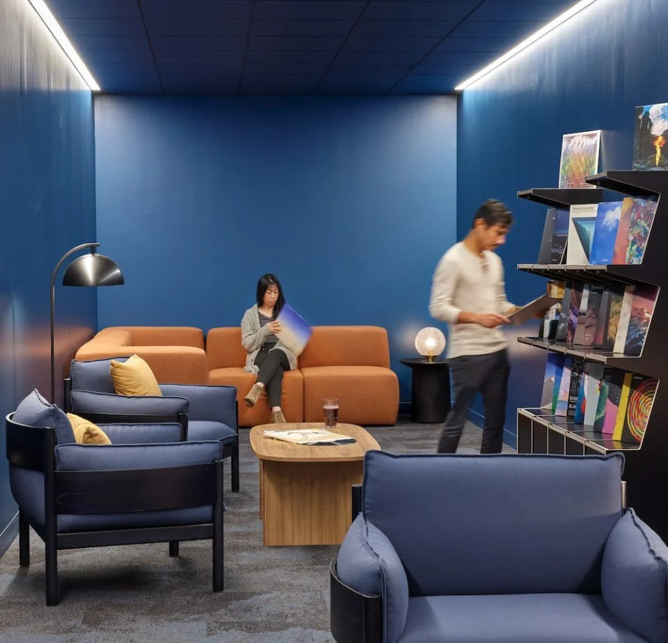 With its undulating frame and beautifully finished front and back, Rolo delights from all angles and works out in the open and along corridors, as well as against walls

+ Made in the US. Rolo is made in the US

@memofurniture #loungeseating
#softsea