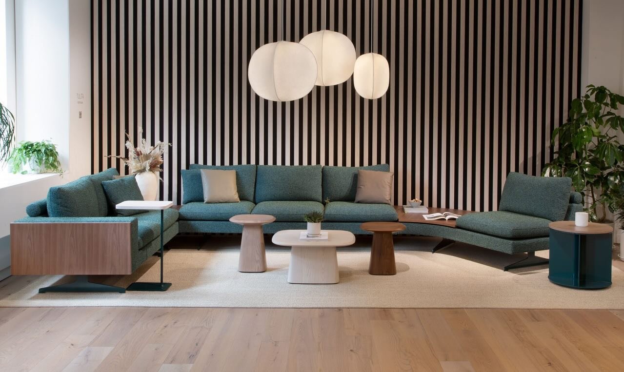 A sofa system that loves wide open spaces just as much as the traditional lounge suite, Tulita brings modularity to our lounge offering. Seats with or without backs combine with integrated tables to create over twenty preconfigured plans, accommodati
