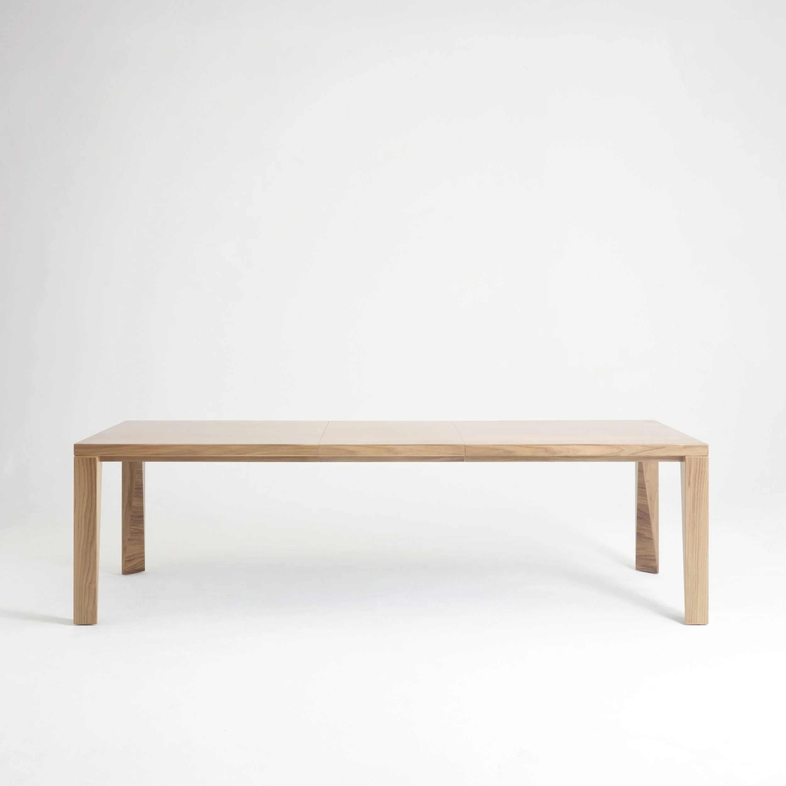 Marlowe Extending Table_02_LR_Fiona McDonald.jpg