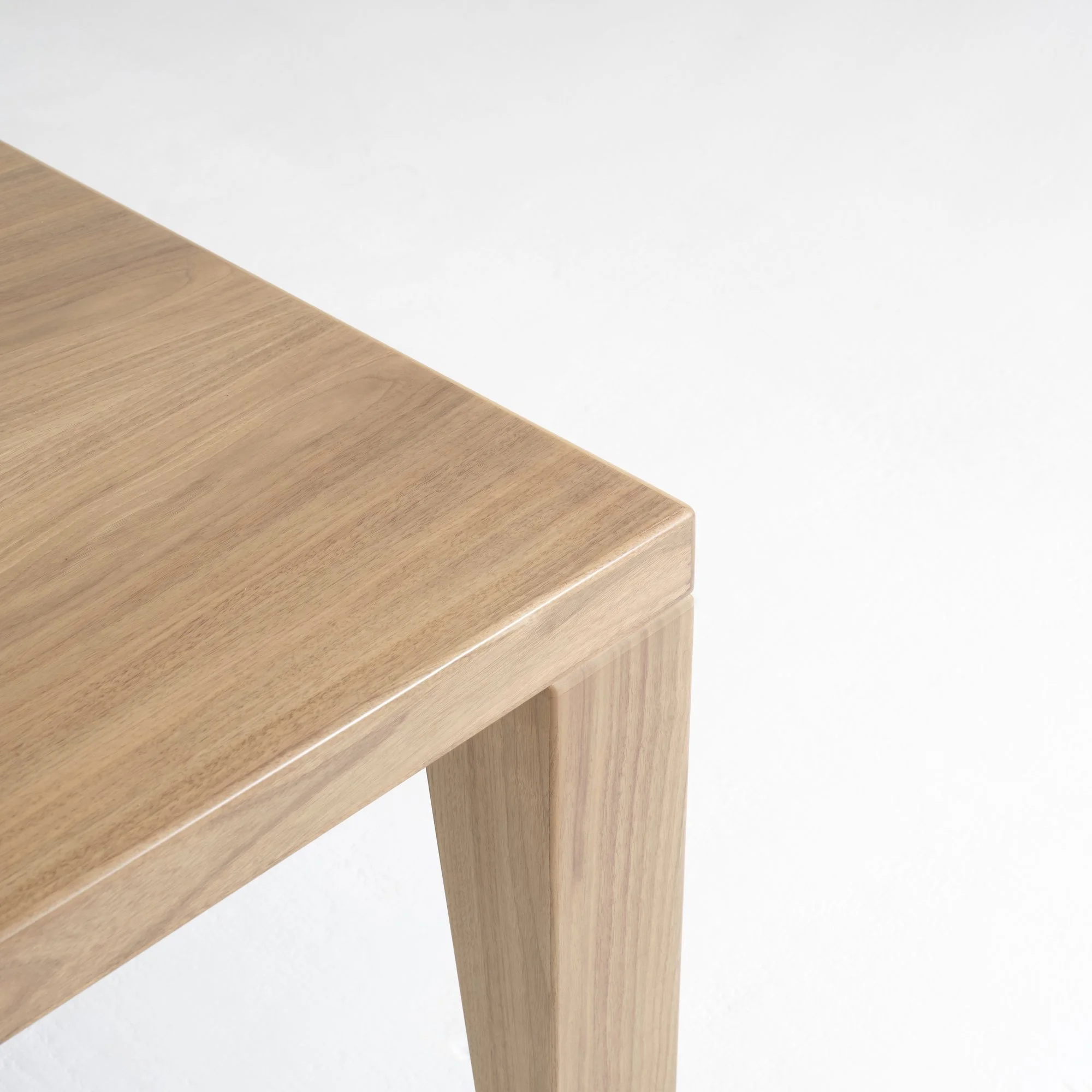 Marlowe Extending Table_04_LR_Fiona McDonald.jpg