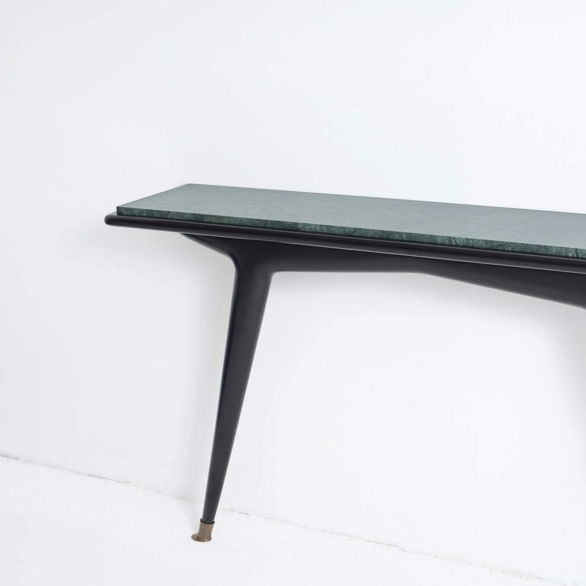 17103_Roma Console_02_LR_Fiona McDoanld.jpg