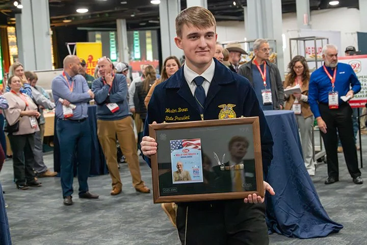 knife at auction.jpg