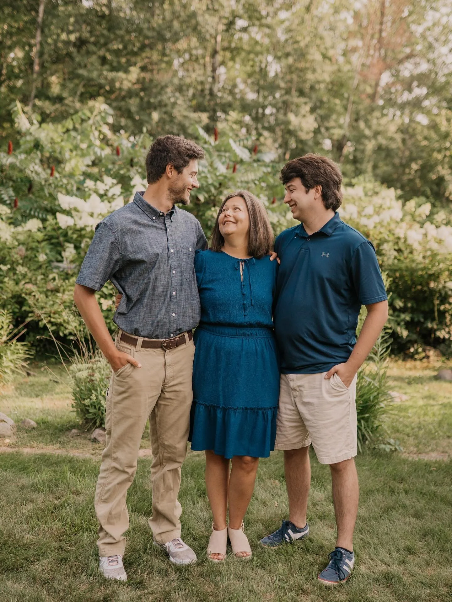 A few more of my favs from the Payne/Cluskey session! As you can imagine with 17 people, we sure took a lot of photos! And what a time it was 🤩