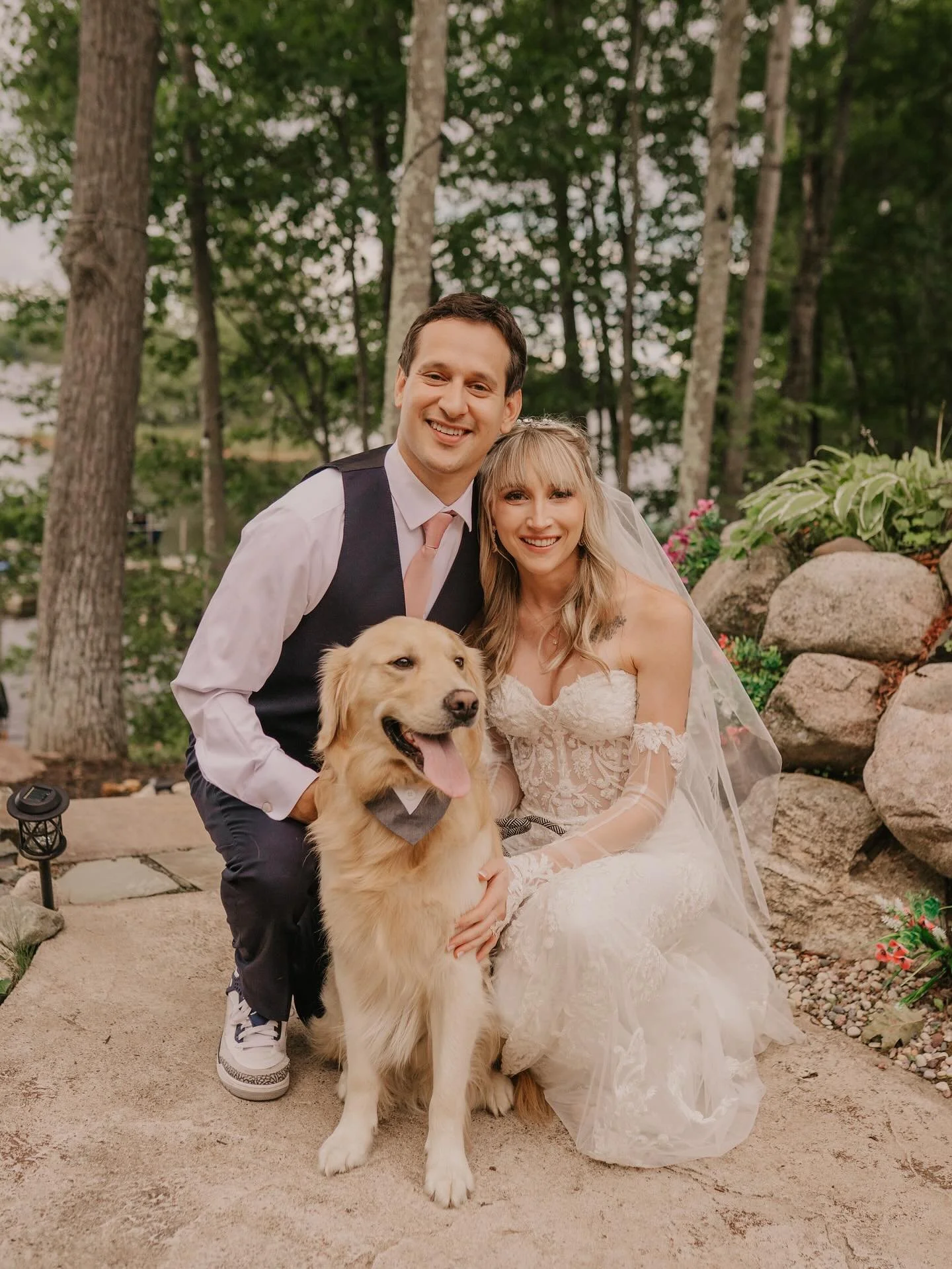 A few of my favs from Shauna + Drew&rsquo;s wedding in August! From and intimate backyard ceremony on the Chippewa Flowage, to a big pole barn party to end the night. This one was sure a fun one I&rsquo;m so grateful I could be a part of! 🩷