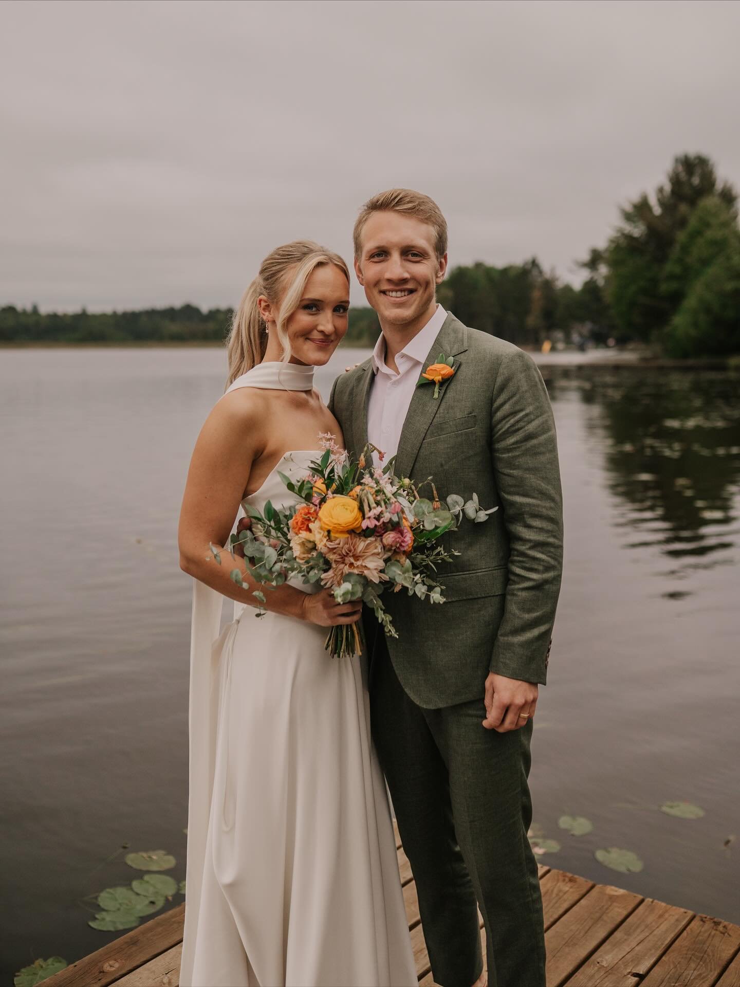 Time to play catch up on some of my favorite fall sessions! Capturing The Freund Wedding was such a special experience. 🤎