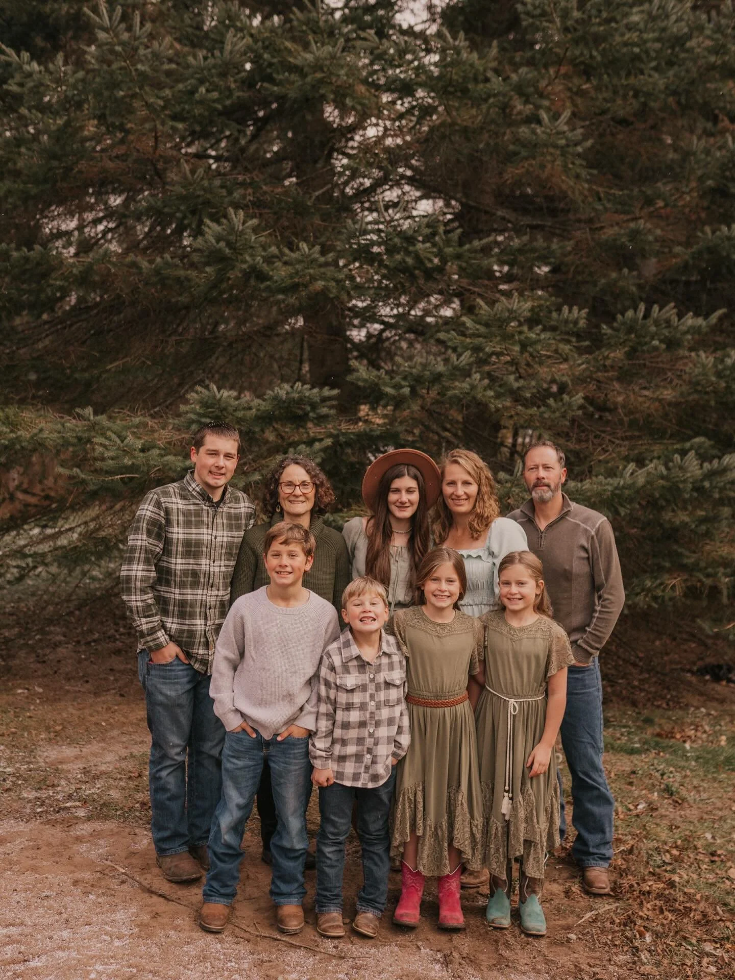 Not quite as cold as our weather now, but a few snaps from the chilly and snowy November day for the Bacon family! ❄️