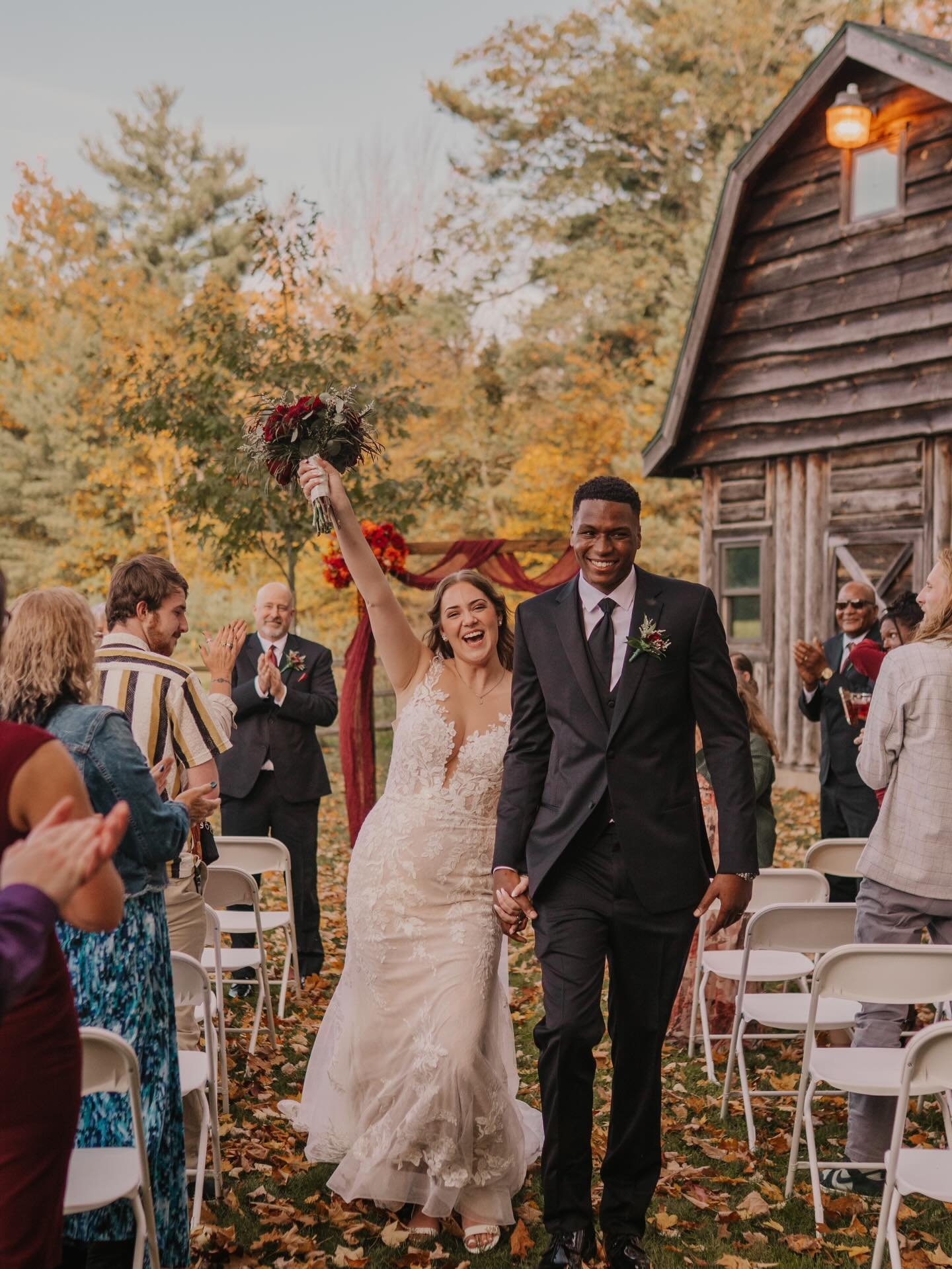 Catching up on a few sessions I have yet to share! The Randle wedding was the most beautiful, perfect fall day. Intimate cabin weddings are so special, I felt so incredibly lucky to be part of such a memorable celebration. 🍂