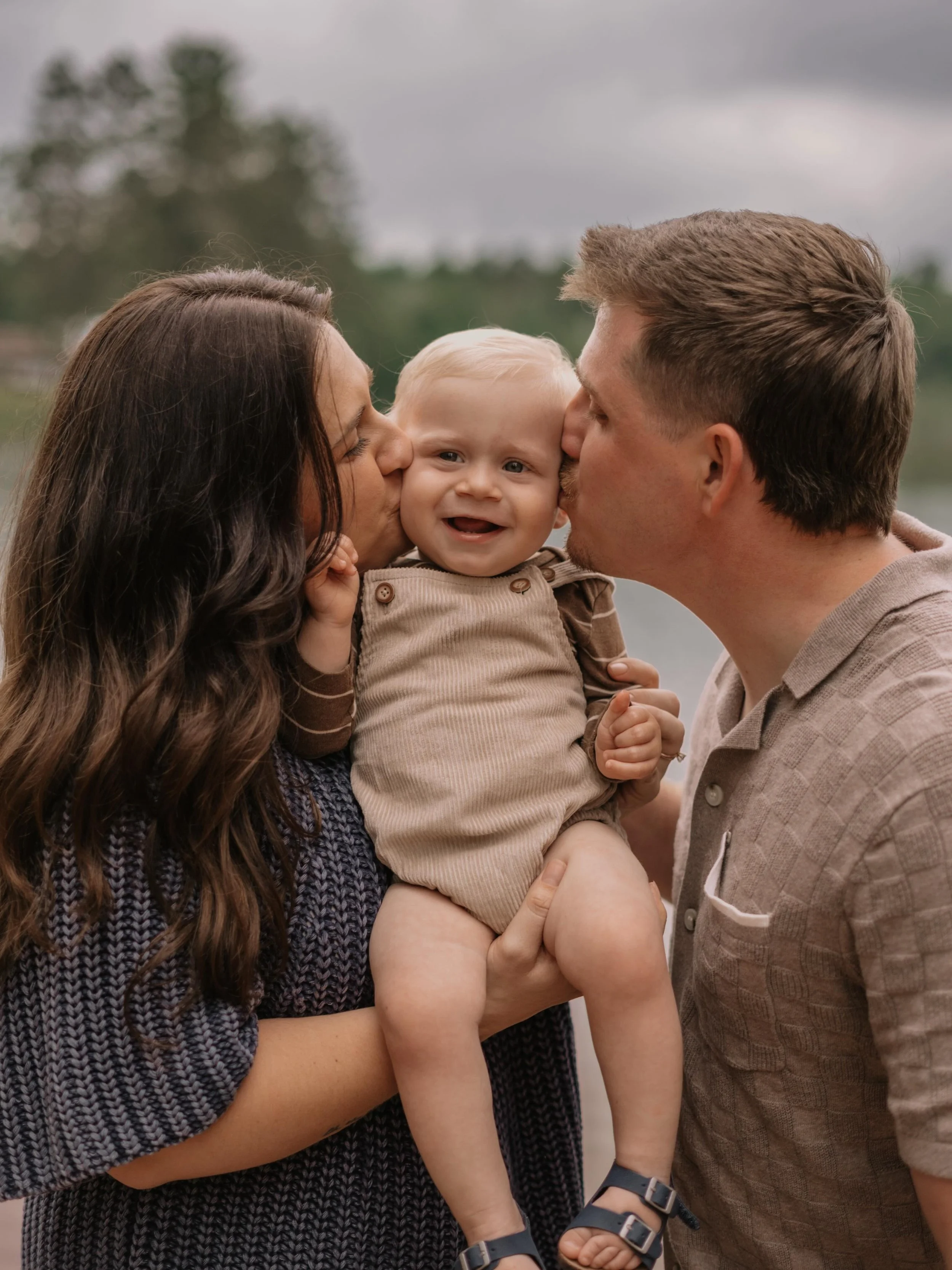 The sweetest session with the Klubbens - plus a little bonus lake time for Rowen to top it all off! 🤎