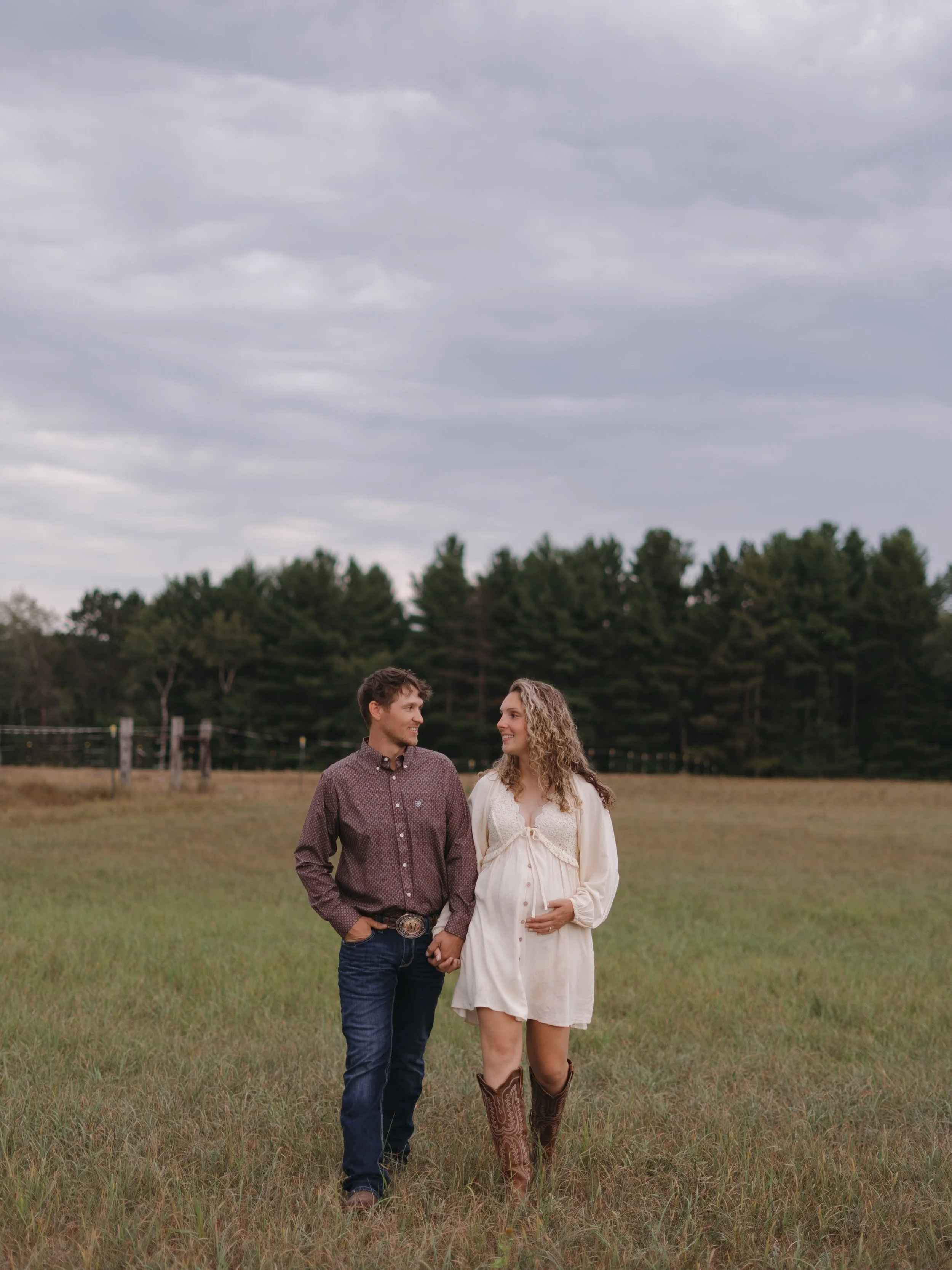 Baby Mrotek has the cutest lil boots to fill one day! So grateful to capture milestone moments for these two before they become a family of three! 🤠