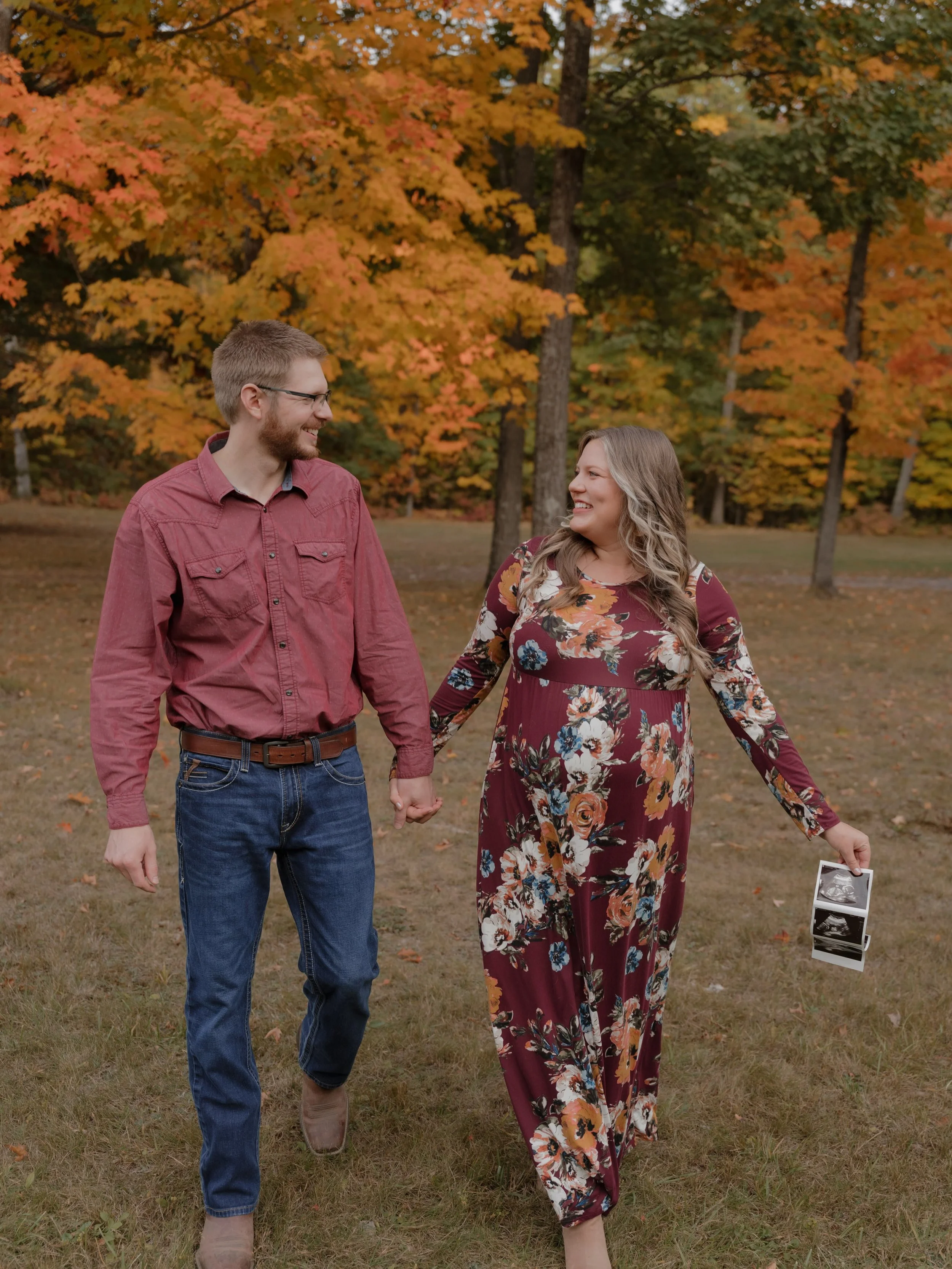 The Meltons had the most perfect fall day for a mini maternity session 🍂 cannot wait for baby boy to be here!
