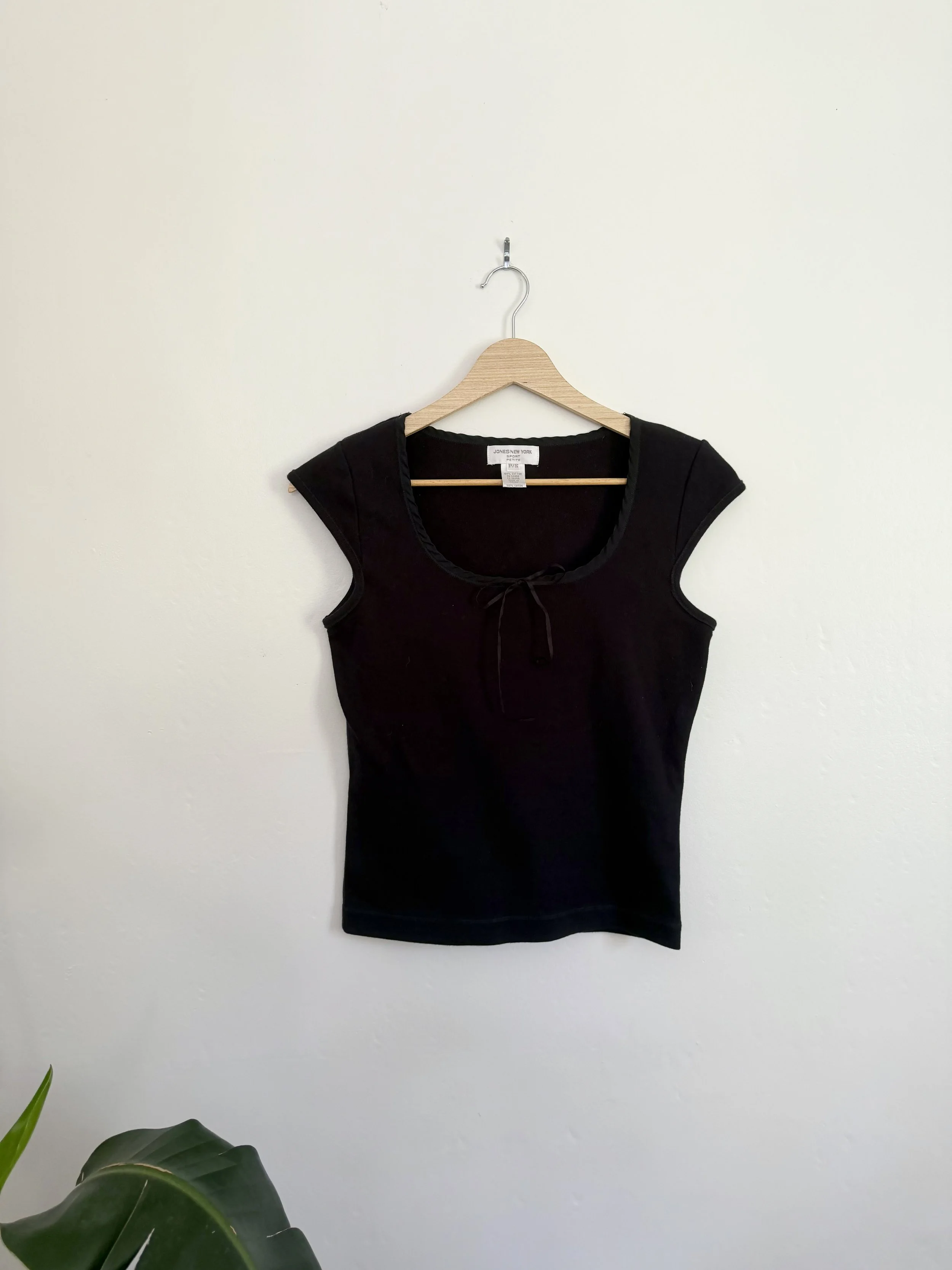 90s Jones NY Scoop Neck Fitted Tee with Bow