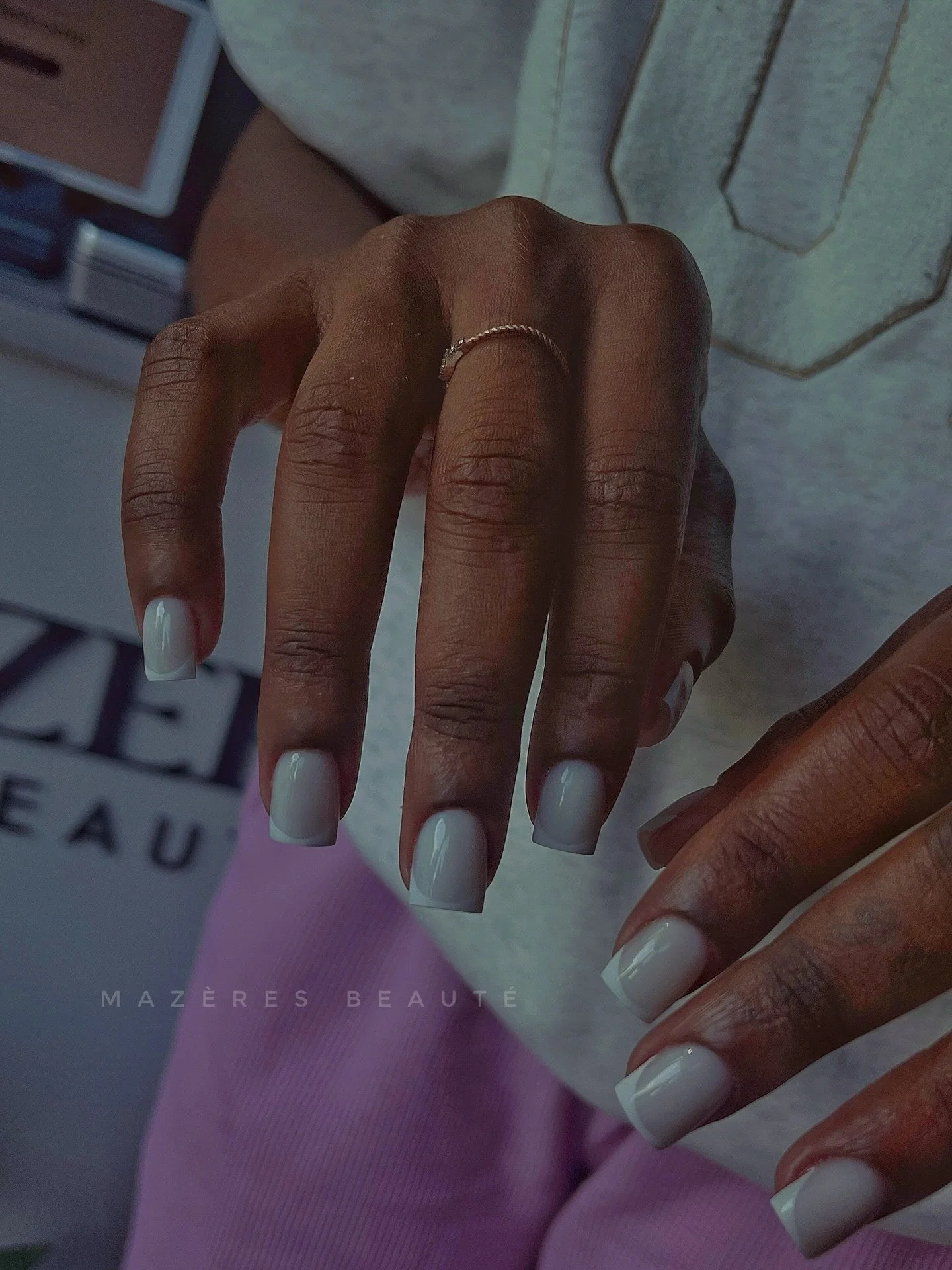 Before (not us) and After // Client was not satisfied with her week old manicure and booked with Top European Salon, Maz&egrave;res Beaut&eacute;, to transfer her nails. 

&bull;
&bull;
&bull;
#atlnailtech #atlantanails #smyrnanails #viningsnails #at