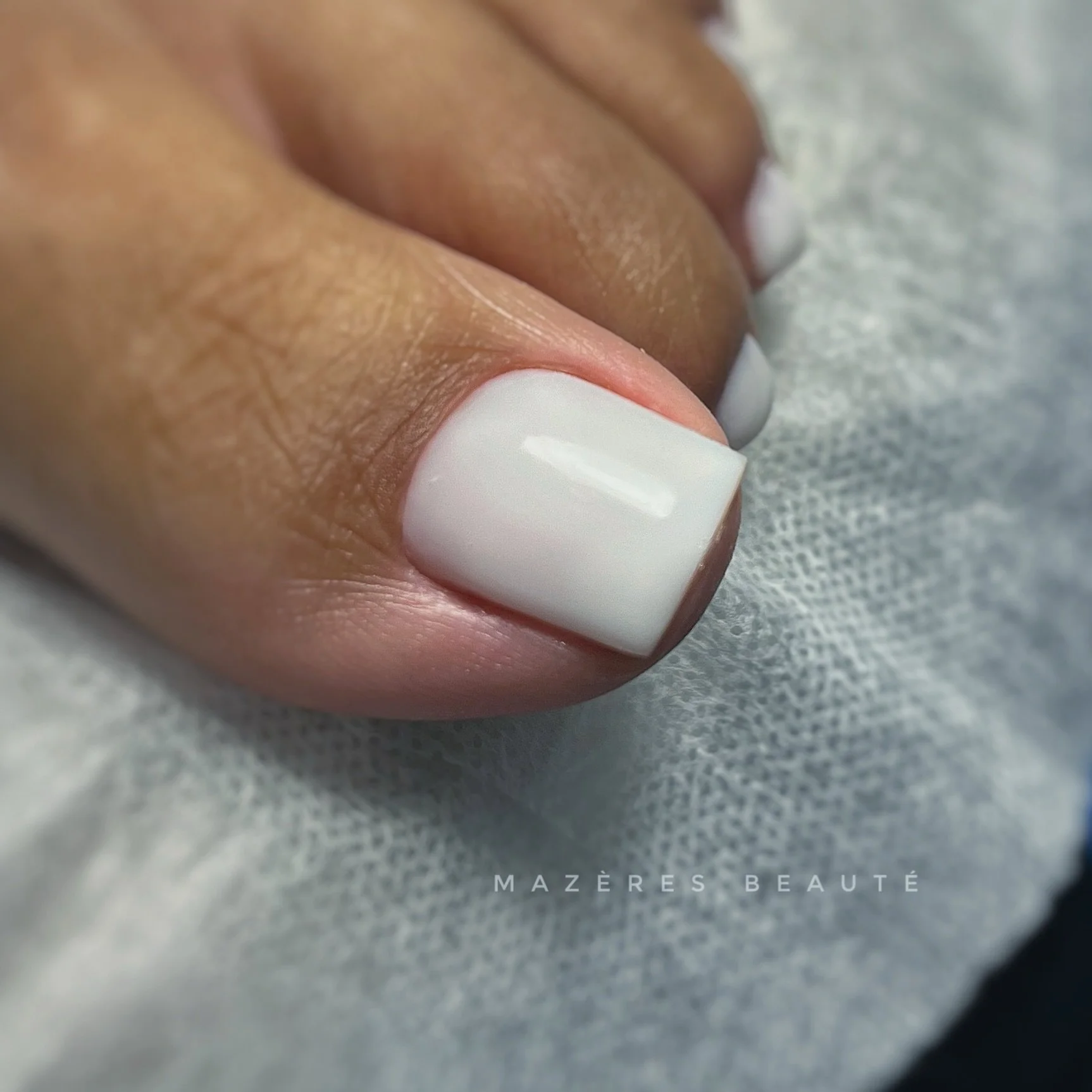 SMART Pedi // Less is more and white says it all. 

&bull;
&bull;
&bull;
&bull;
#russianmanicure #russianmaniatl #atlrussianmani #atlantarussianmanicure #drymanicure