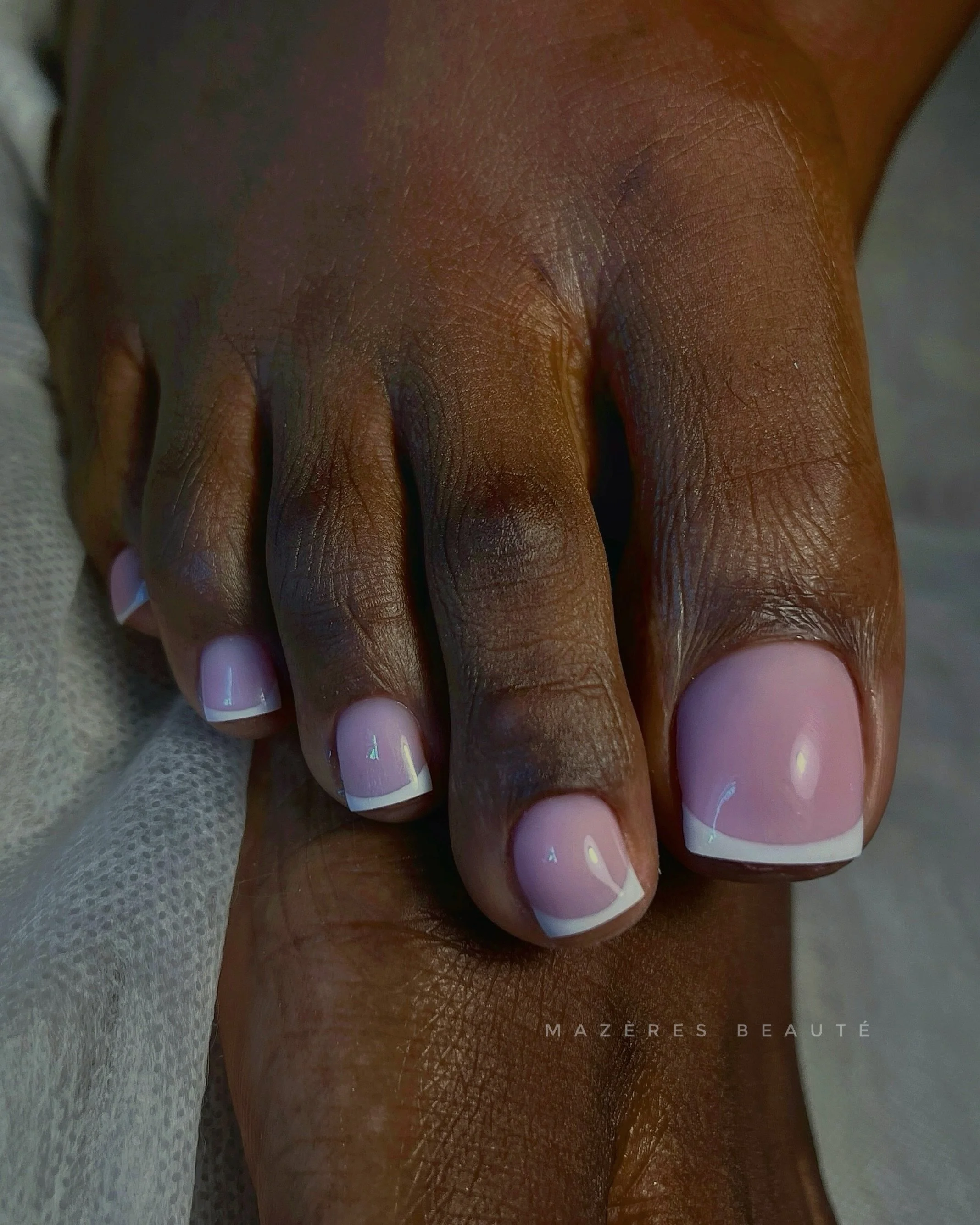 French on the toes? Oui. Oui. // SMART Pedicure at Maz&egrave;res Beaut&eacute; because your feet deserve the same level of care as your hands.

&bull;
&bull;
&bull;
#russianmanicure #russianmaniatl #atlrussianmani #atlantarussianmanicure #drymanicur