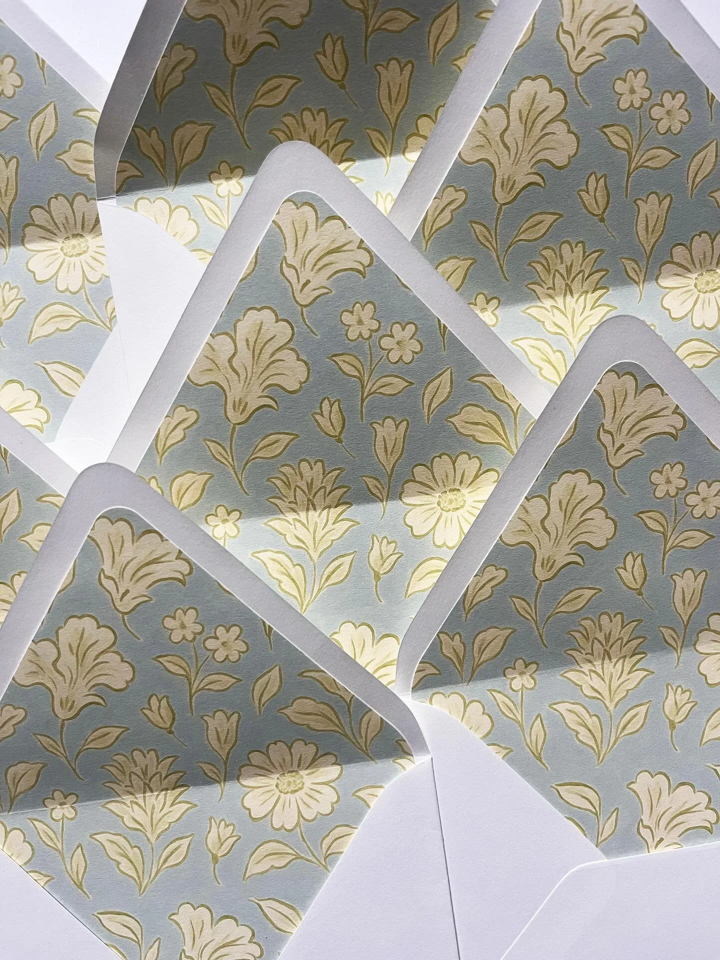 Dreamy lined envelopes✨Shop our Willow collection at lilypaddesignco.com! 

#paper #stationery #custompaper #smallbusiness #lilypaddesignco