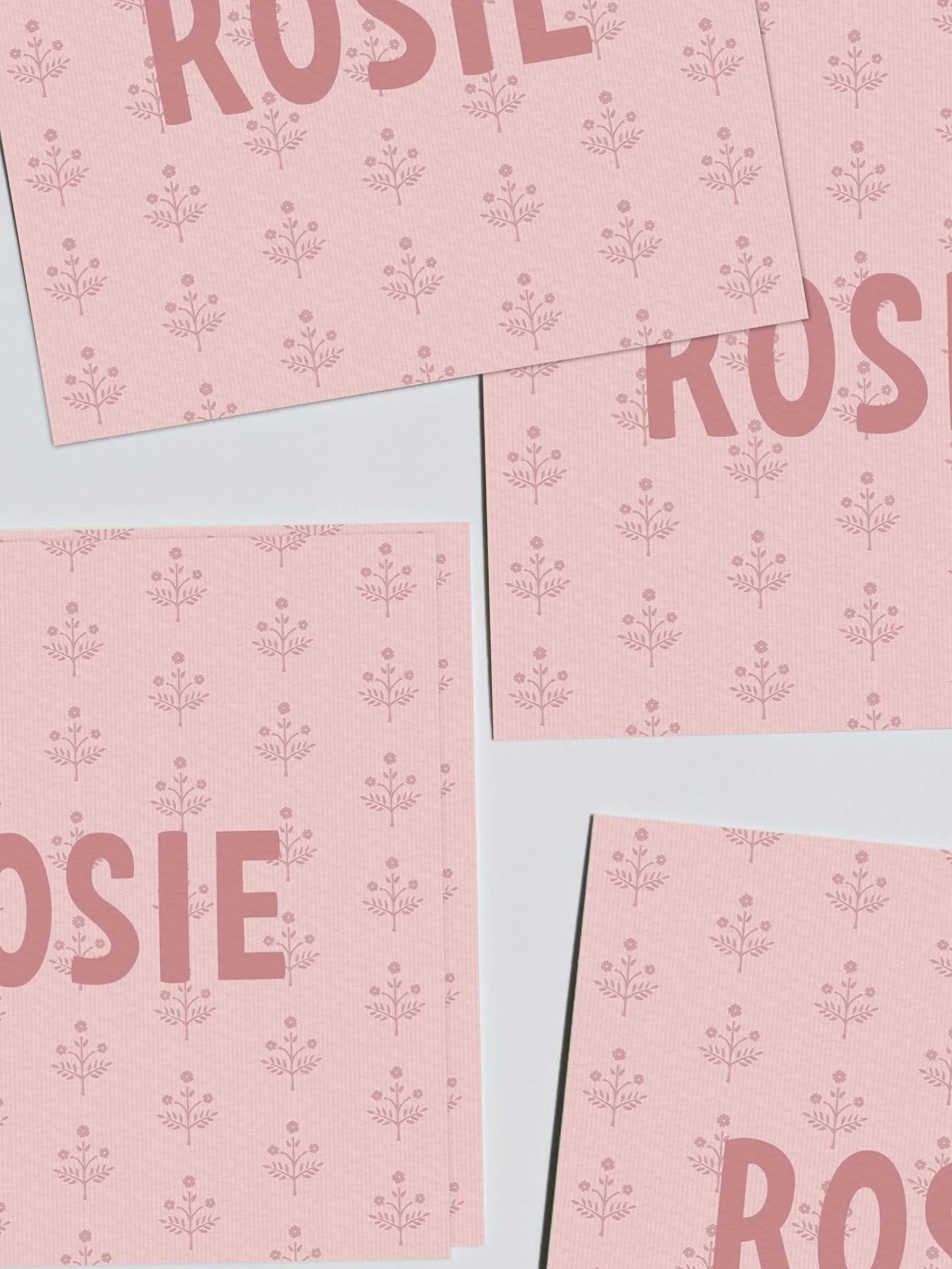 A pop of pink to start the week 🩷

#gifting #gifttags #paper #paperdesign #smallbuisness #lilypaddesignco