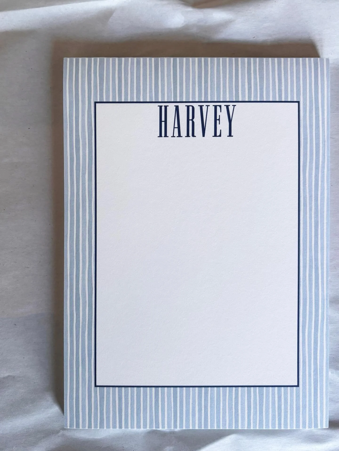 New year, new office supplies 📝 get organized with custom notepads!!

#lilypaddesignco #paperdesign #officedesign