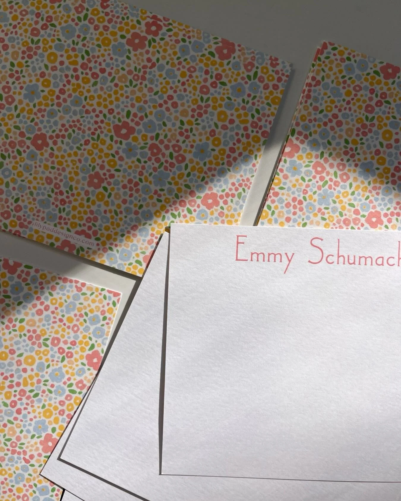 Spring is in the air!!! 

The &ldquo;Caroline&rdquo; is the perfect happy floral for springtime stationery 💐

#lilypaddesignco #stationerydesign #customstationery #paperdesign