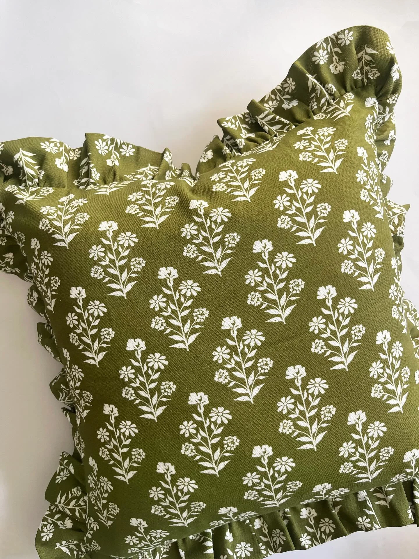 Pillows are live and we&rsquo;re in love!!! The ruffle edge on the Jane is to die for ❤️&zwj;🔥

Shop at lilypaddesignco.com.

#lilypaddesignco #textiledesign #southerndesign #patterndesign