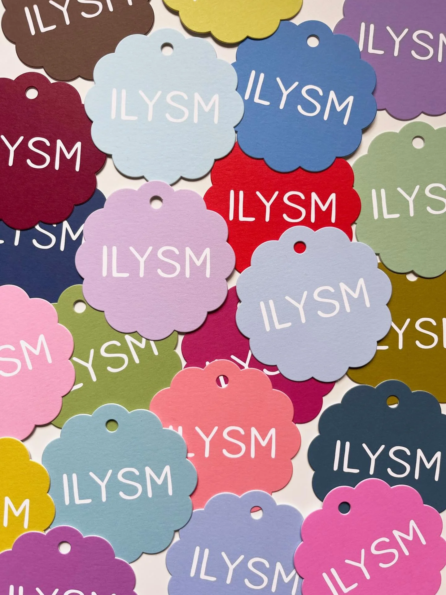 Bring some color to your springtime gifting with the new ILYSM tags 🌈 

Just obsessed with all this bright fun color!! 

#lilypaddesignco #customgifting #paperdesign #custompaper