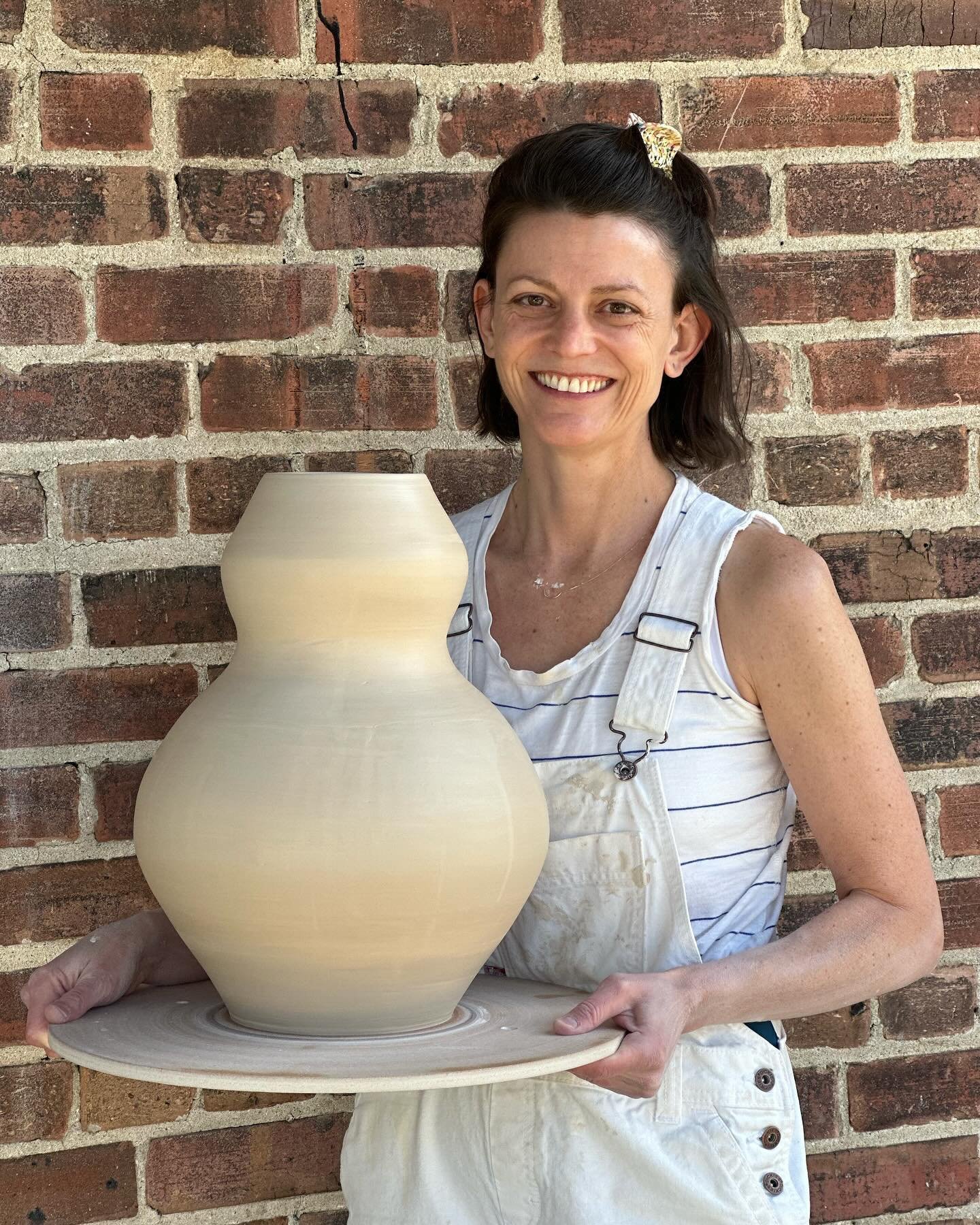 Some highlights from my weeklong workshop, Throwing Bigger Pots, with one of my mentors, @sarahwellsrolland at @thevillagepotters. I feel so grateful to have been able to participate and work as Sarah&rsquo;s assistant. If you get the chance to take 