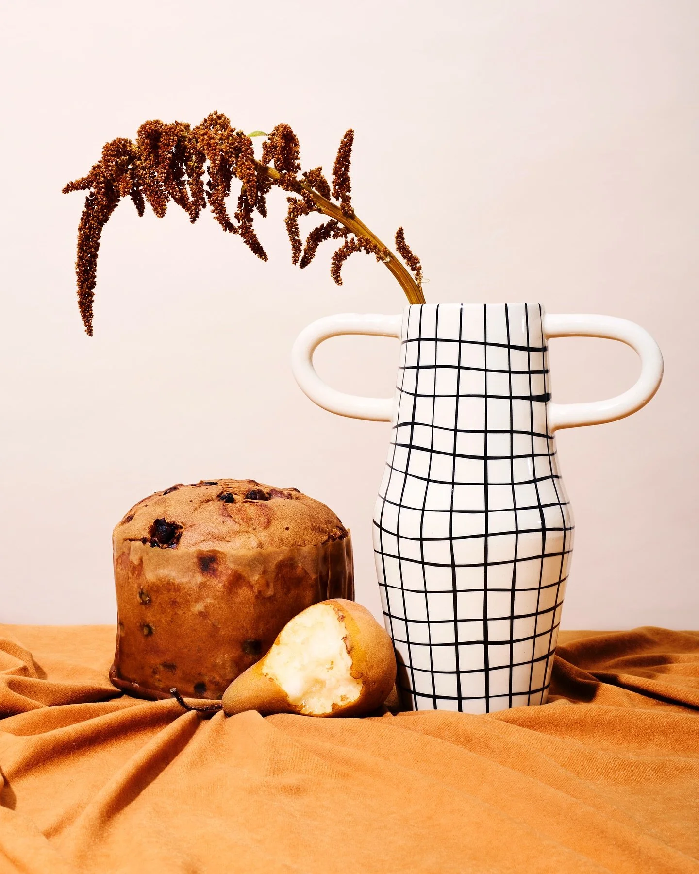 I love this amphora so much, but one of the handles has a slight crack that I forgot to repair before firing. It&rsquo;s only visible from one side and is purely cosmetic. See the panettone and partially eaten pear for scale. I&rsquo;ll have this pie