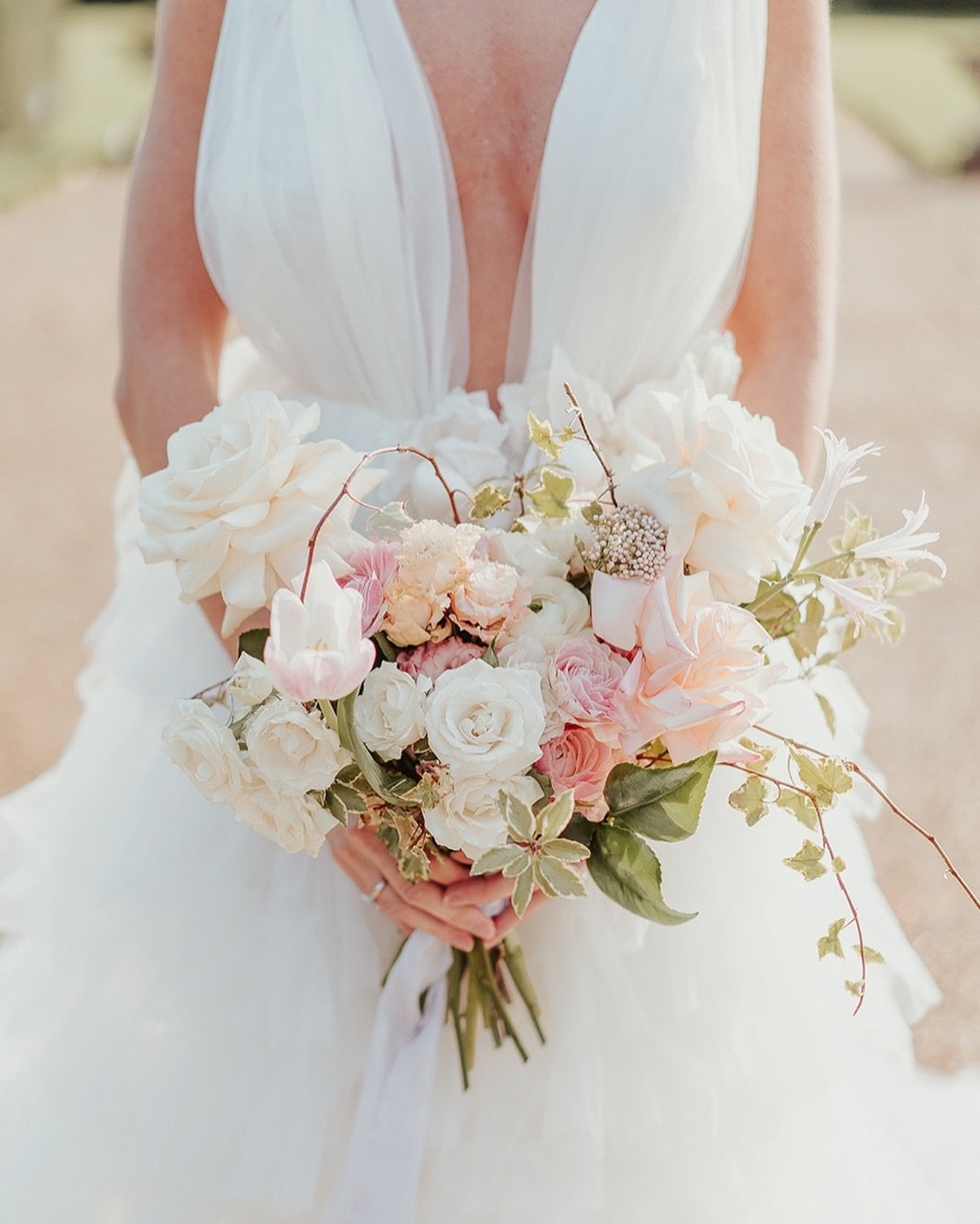 Peaches, pinks &amp; creams 💫

A scrumptious bridal bouquet full of flowers; from British ranunculus and tulips, to blousy roses, ruffled lisianthus and fluted nerines 🫶🏻

Concept, planning and styling - @weddingsbyfreyajane 
Concept and photograp