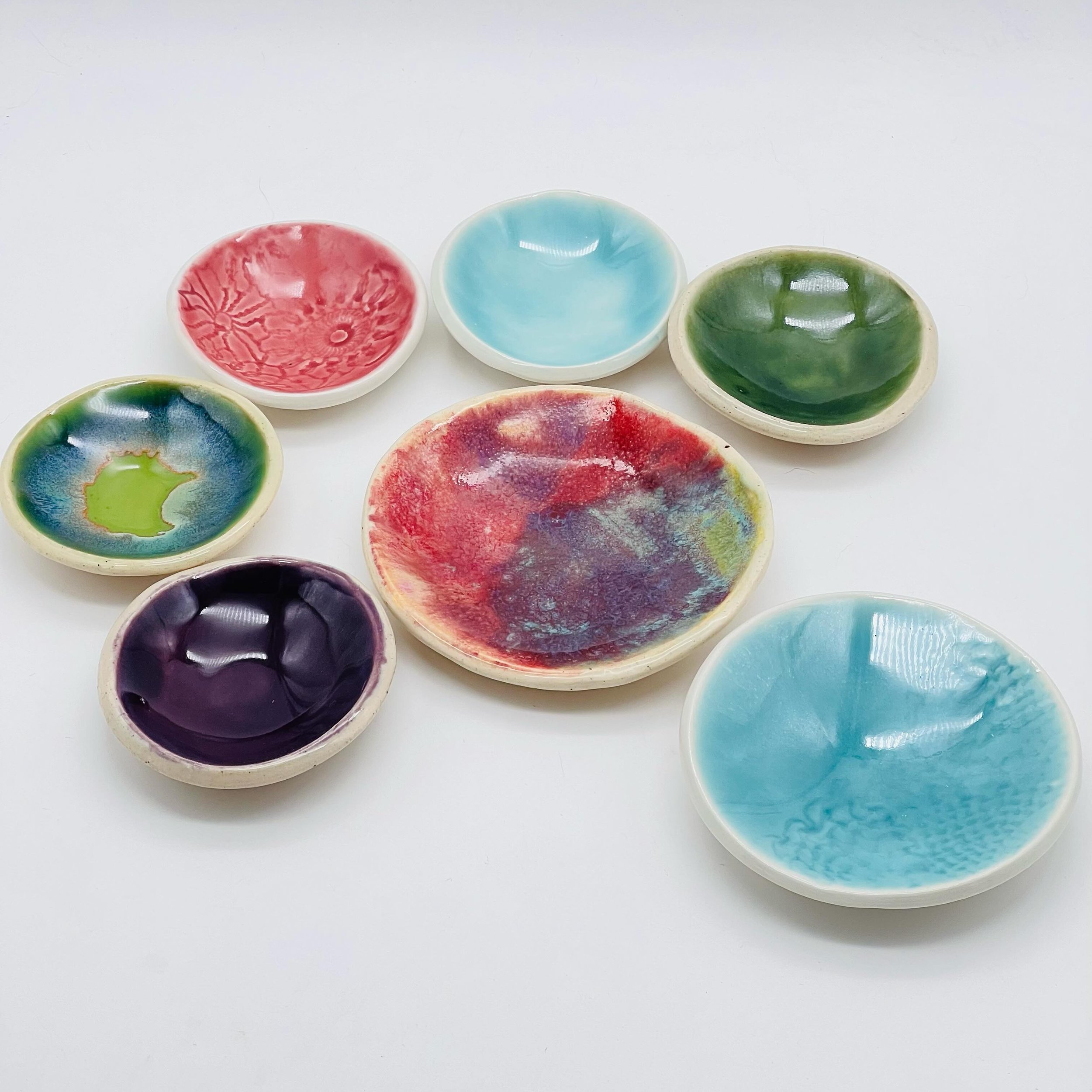 I was surprised at how popular these little dishes were at my last market. Folks loved them! 
.
.
.
#tinydishes #smalldish #smallbowl #smallbowls #trinketdish #trinketdishes #handmadedishes #handmadedish #ceramicdish #ceramicdishes #jewelrydishes