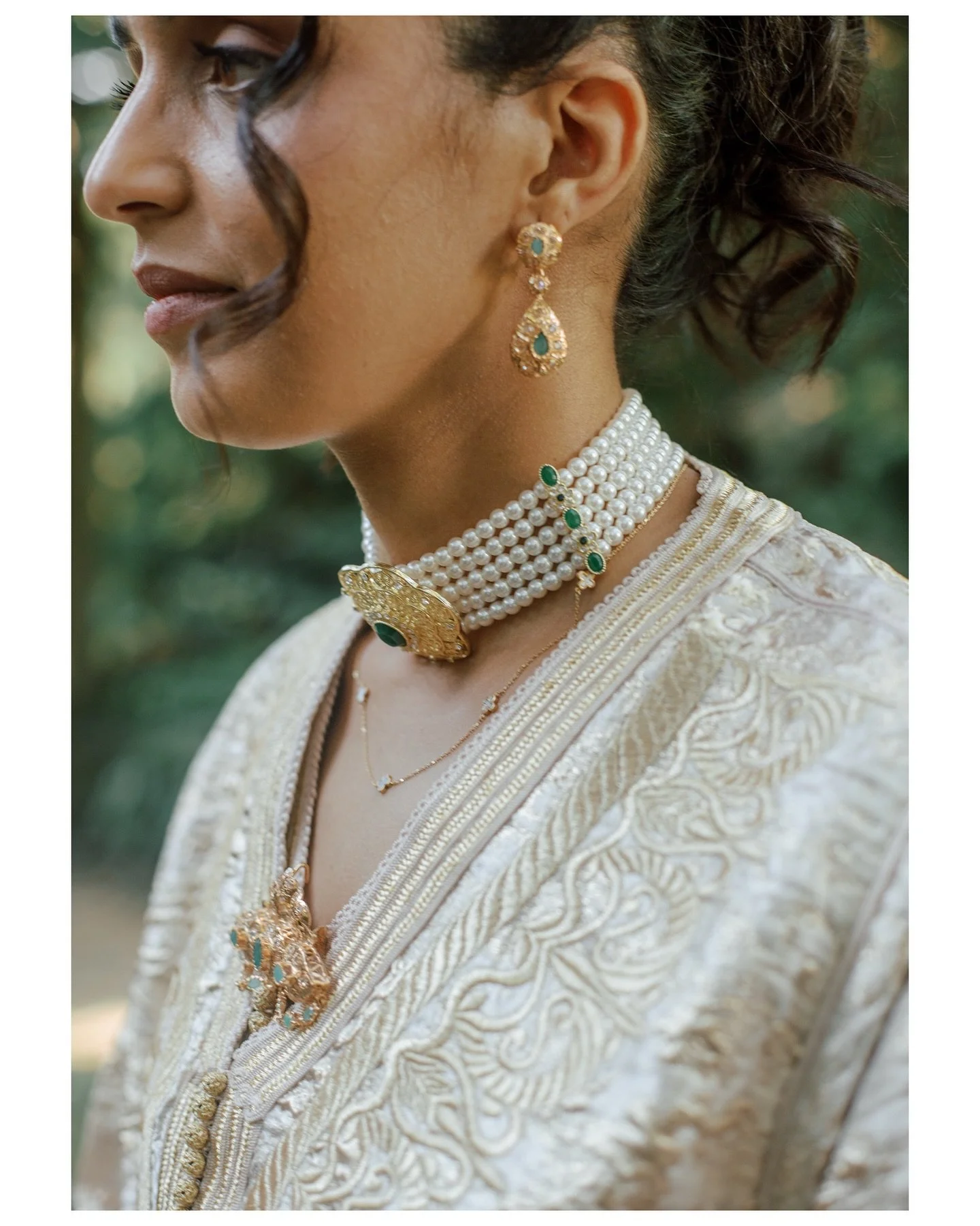 A moment for the details 🥀

While I was photographing Imane and gushing over all the exquisite accents of her dress, her new husband stood behind us and just said in an awe-filled voice that she looked like a princess. It was a quiet minute filled w
