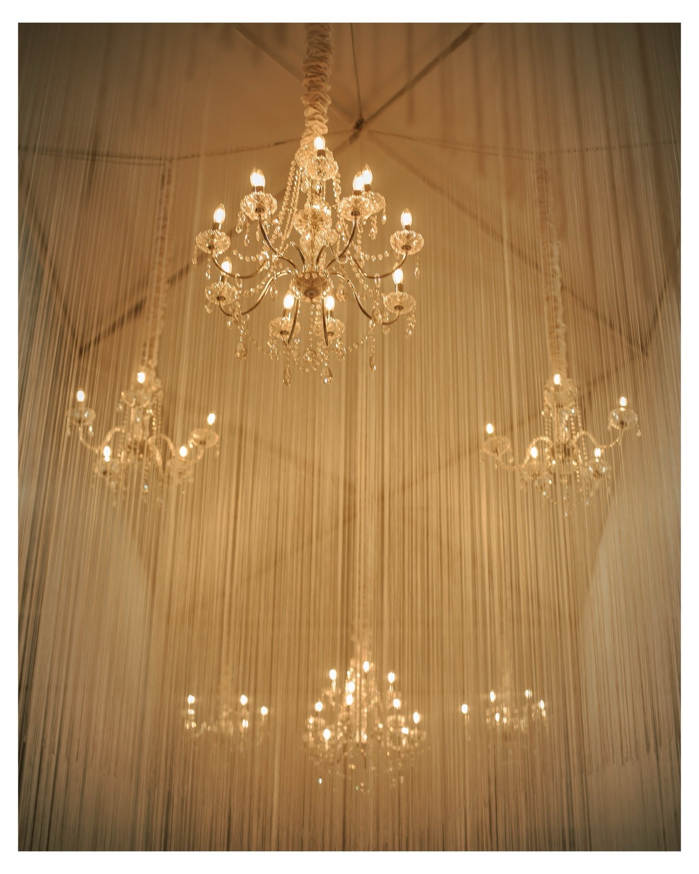 Shining details| The ballroom at an elegant Montreal wedding