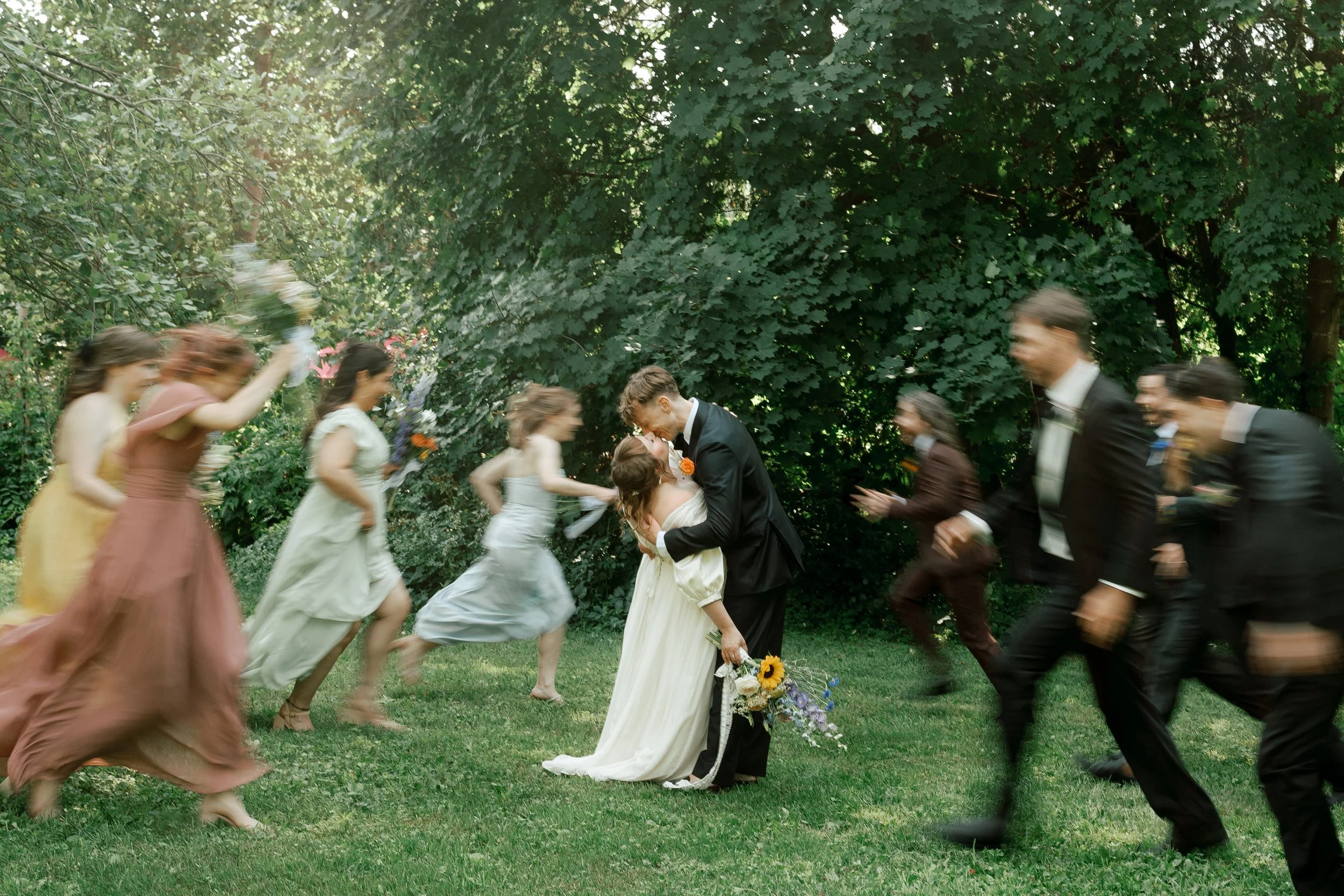 montreal-wedding-photographer-bridal-party-portraits.jpg