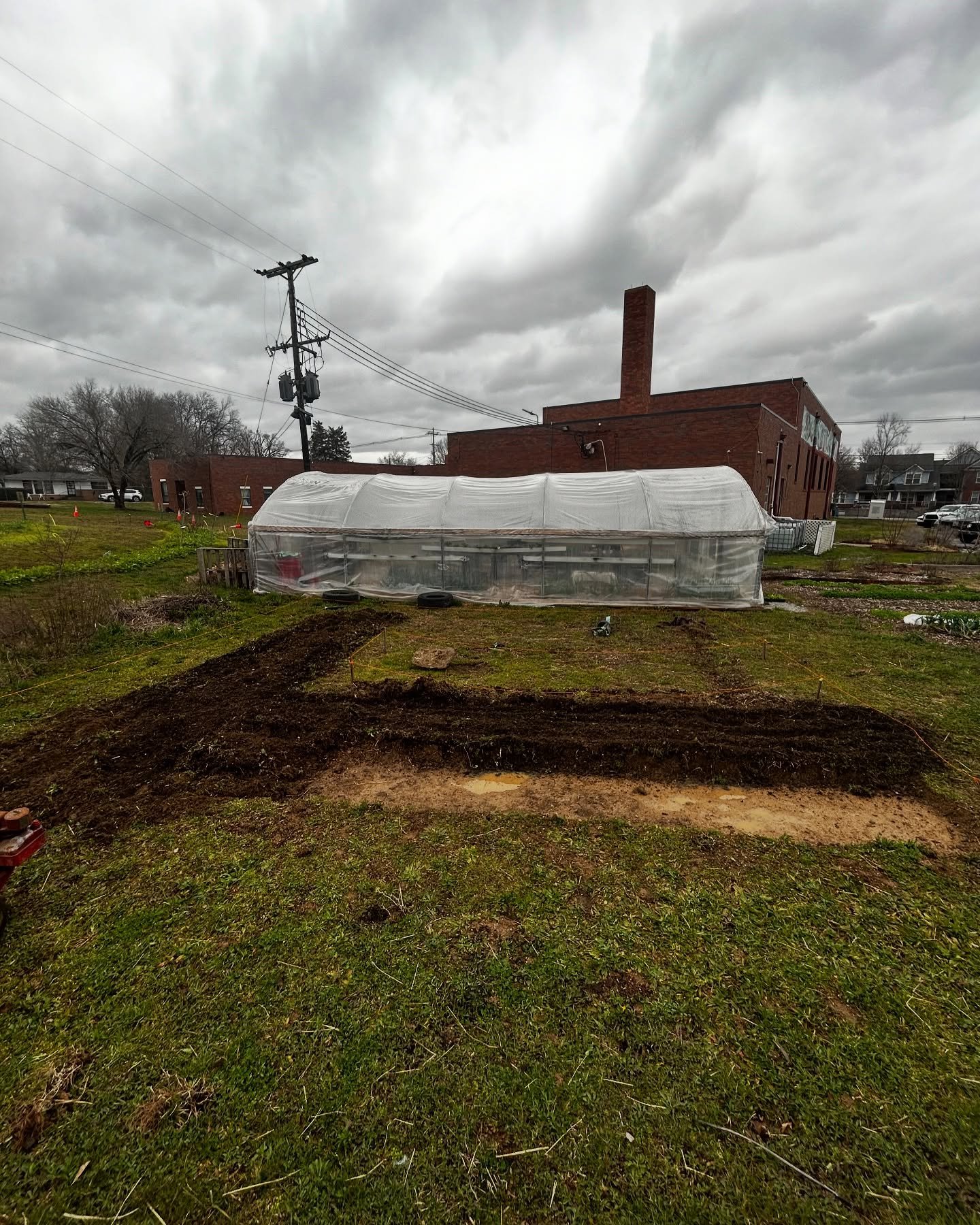 🚨New growing space 🚨 This beautiful little spot which has been worked on by staff, volunteers, and students has just been seeded with native wild flowers, and some of our favorite cut flowers for bouquets and will be available to the community to c