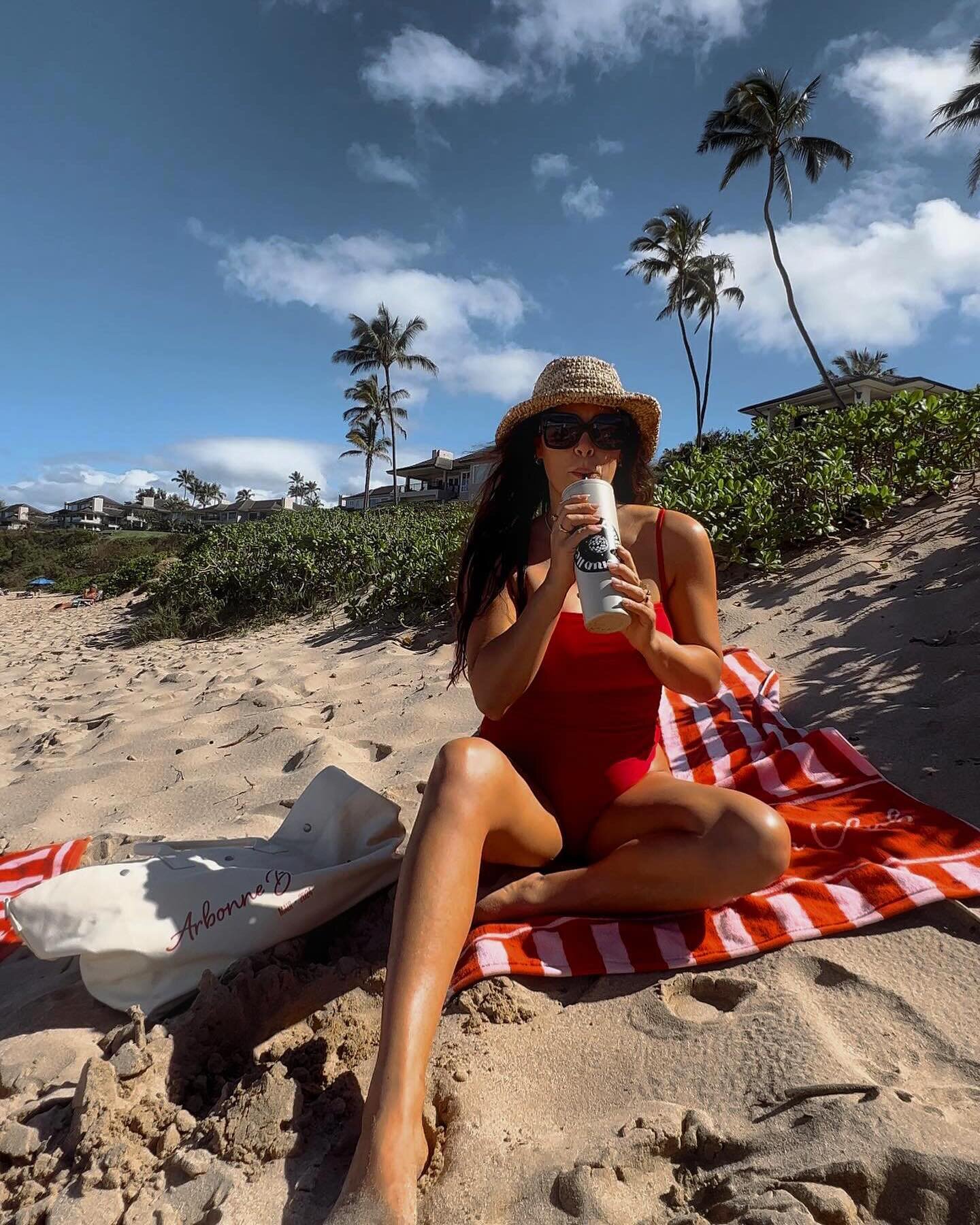 Clients who send you pics of their sunkissed tan while in Hawaii &gt; 🤎🥥🌴 Book today before your spring or summer vacay! 

#sunkissed #tan #spraytan #mobilespraytanning #mobilesunlesstan #venturacounty #sanfernandovalley #bronzedbabes