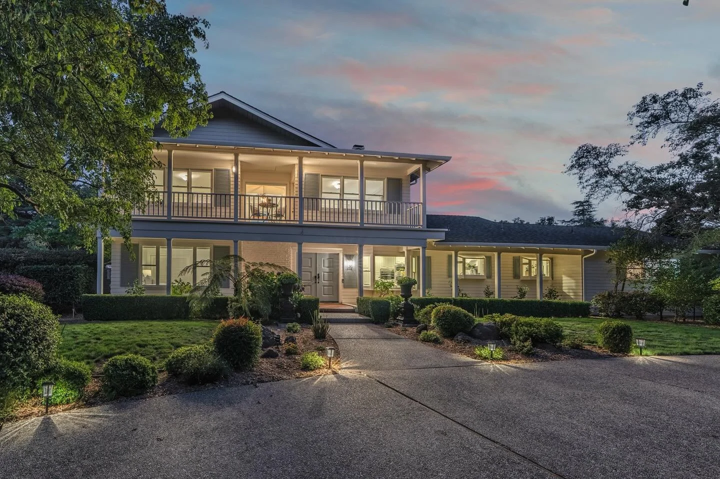 ✨ Just Listed | 14228 Amherst Court, Los Altos Hills ✨

Amherst Court Estate is a stately 5BD/4BA Colonial-style home at the end of a quiet cul-de-sac in one of Los Altos Hills&rsquo; most coveted neighborhoods. Set on a flat, sun-filled 1-acre lot w