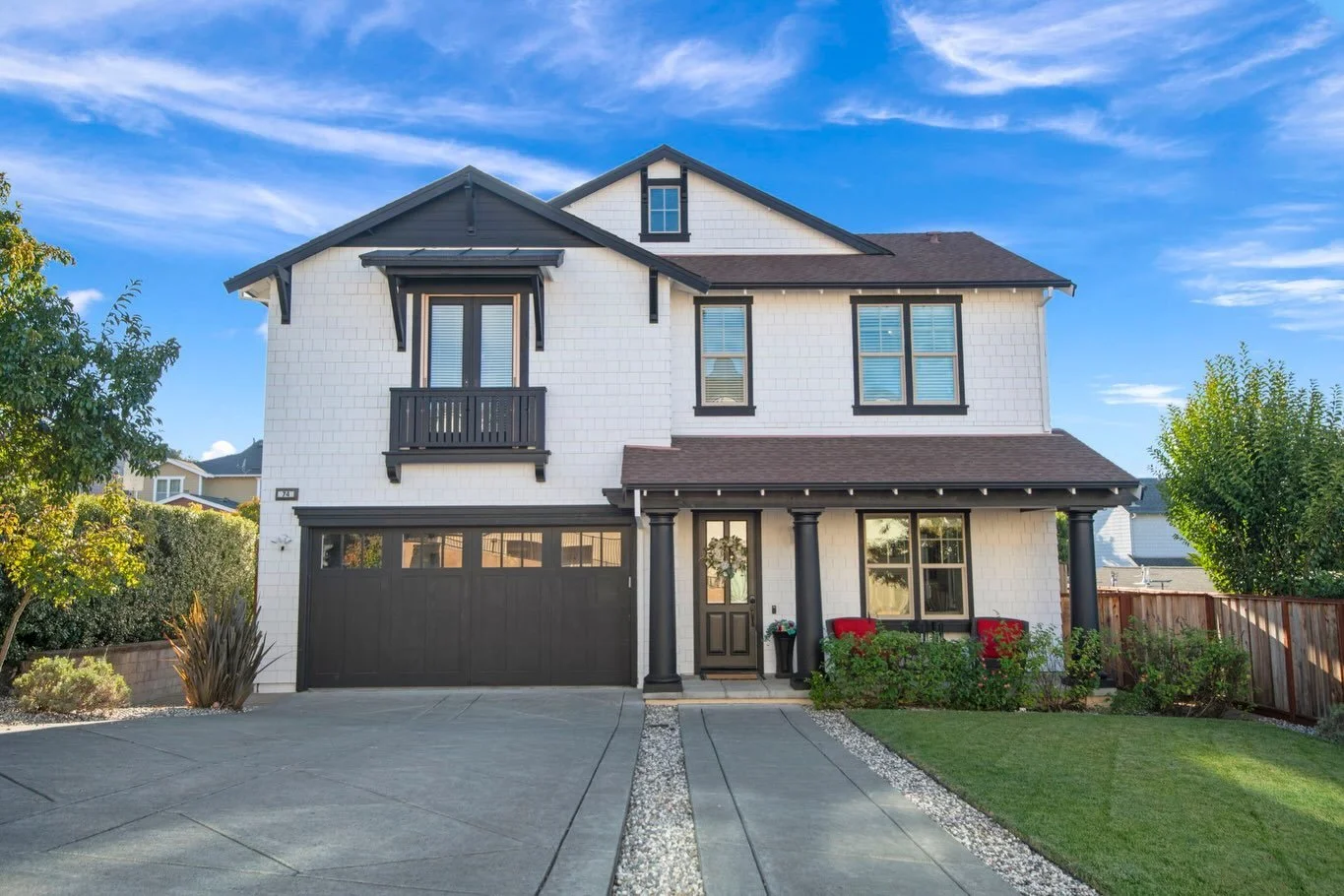 ✨ JUST LISTED ✨

74 Rovina Lane | West Petaluma
5 Beds | 4.5 Baths | 3,353&plusmn; Sq Ft
Offered at $1,549,000

Space, versatility &amp; quintessential Sonoma County living come together at this beautifully updated West Petaluma home. Soaring ceiling
