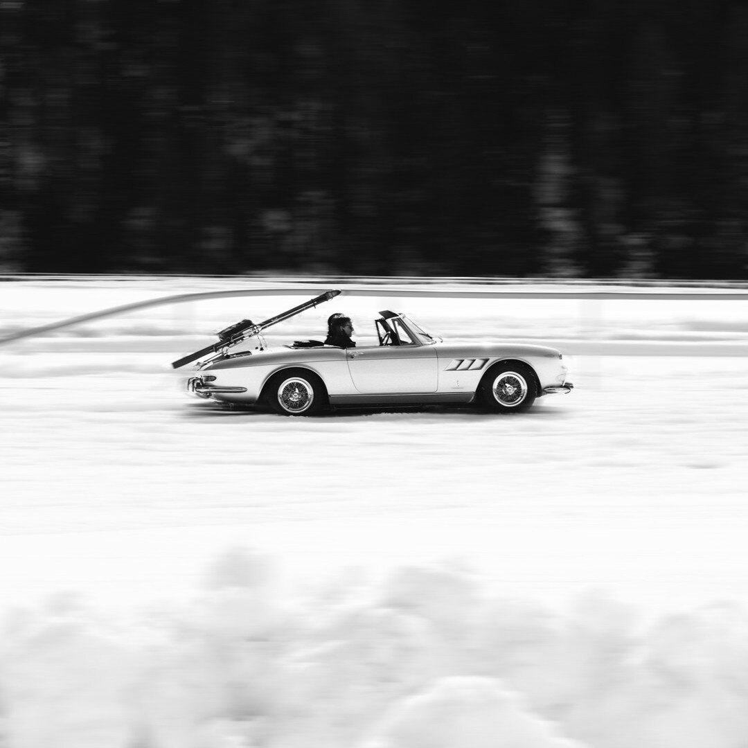 Drifting around the lake ⛸️
.
@theicestmoritz @stmoritz 
.
#stmoritz #theicestmoritz #theice #oldtimer #photography #blackandwhitephotography #aesthetic #nostalgia