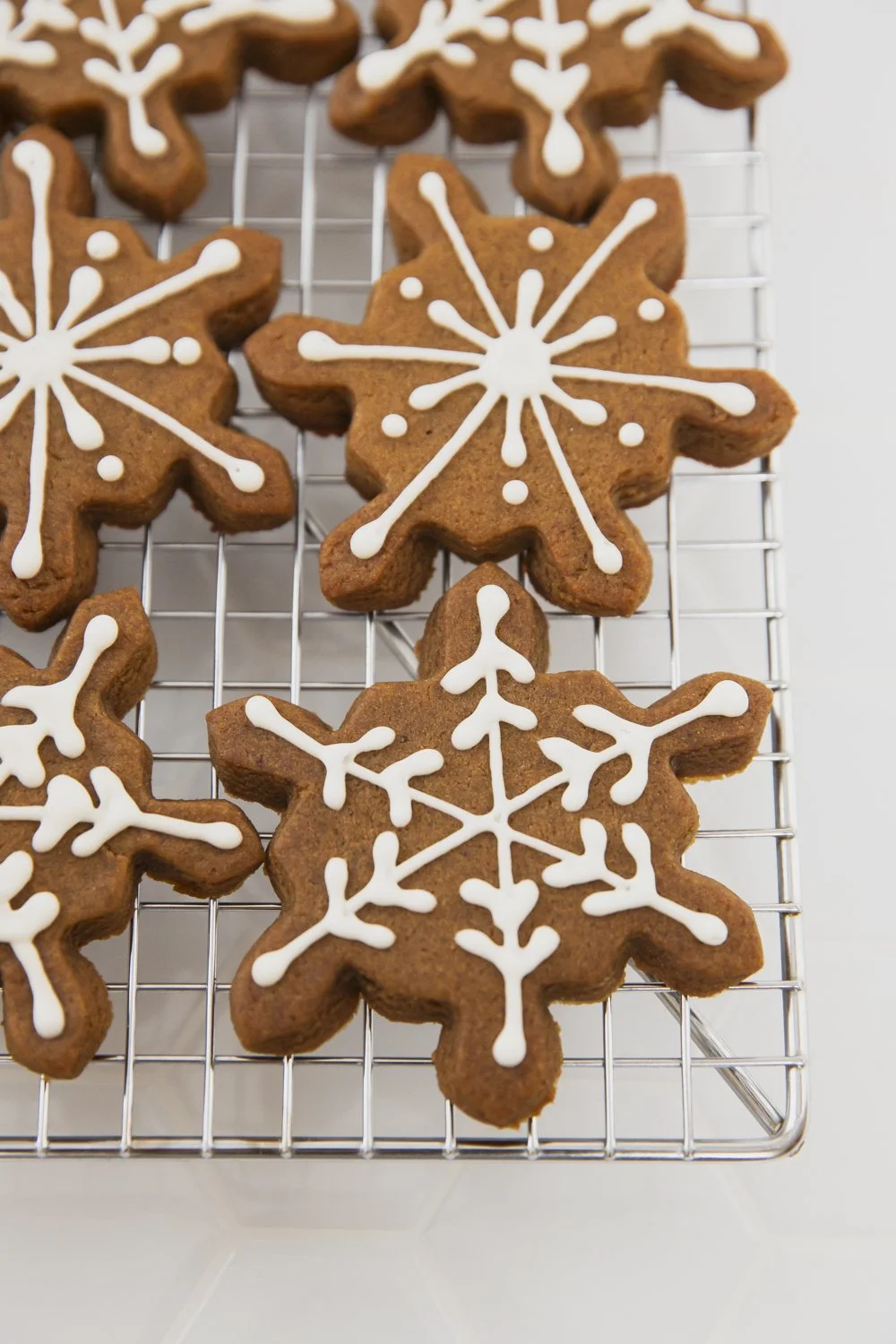 Soft Gingerbread Cookies with Royal Icing — THE MOD DAISY