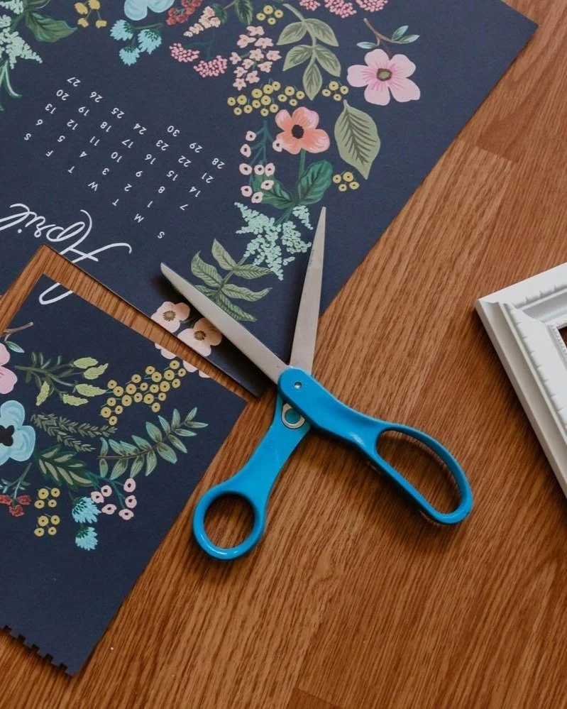 Easy DIY with a Photo Frame and Old Calendars