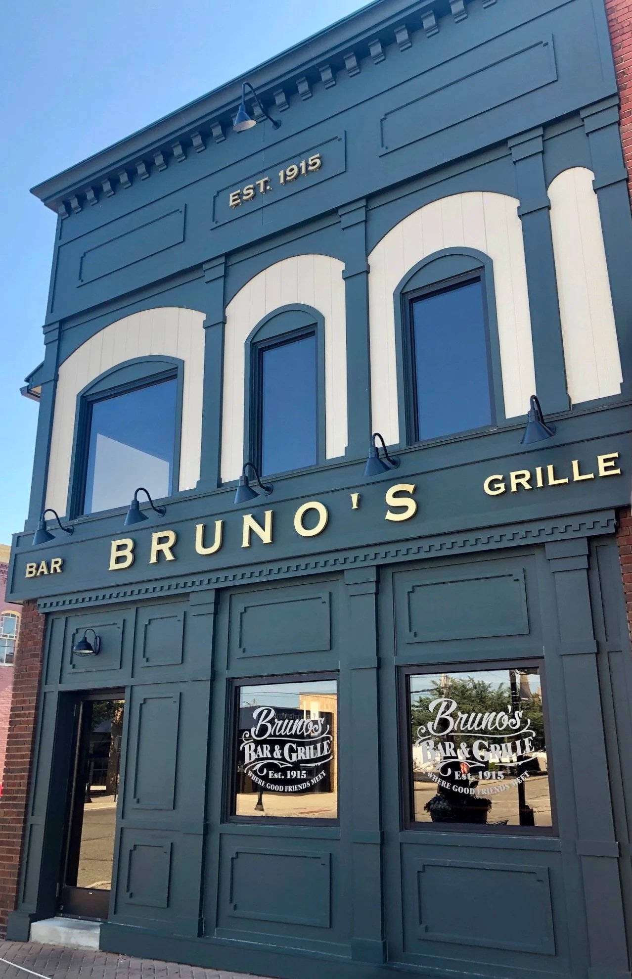 Bruno's Bar & Grille