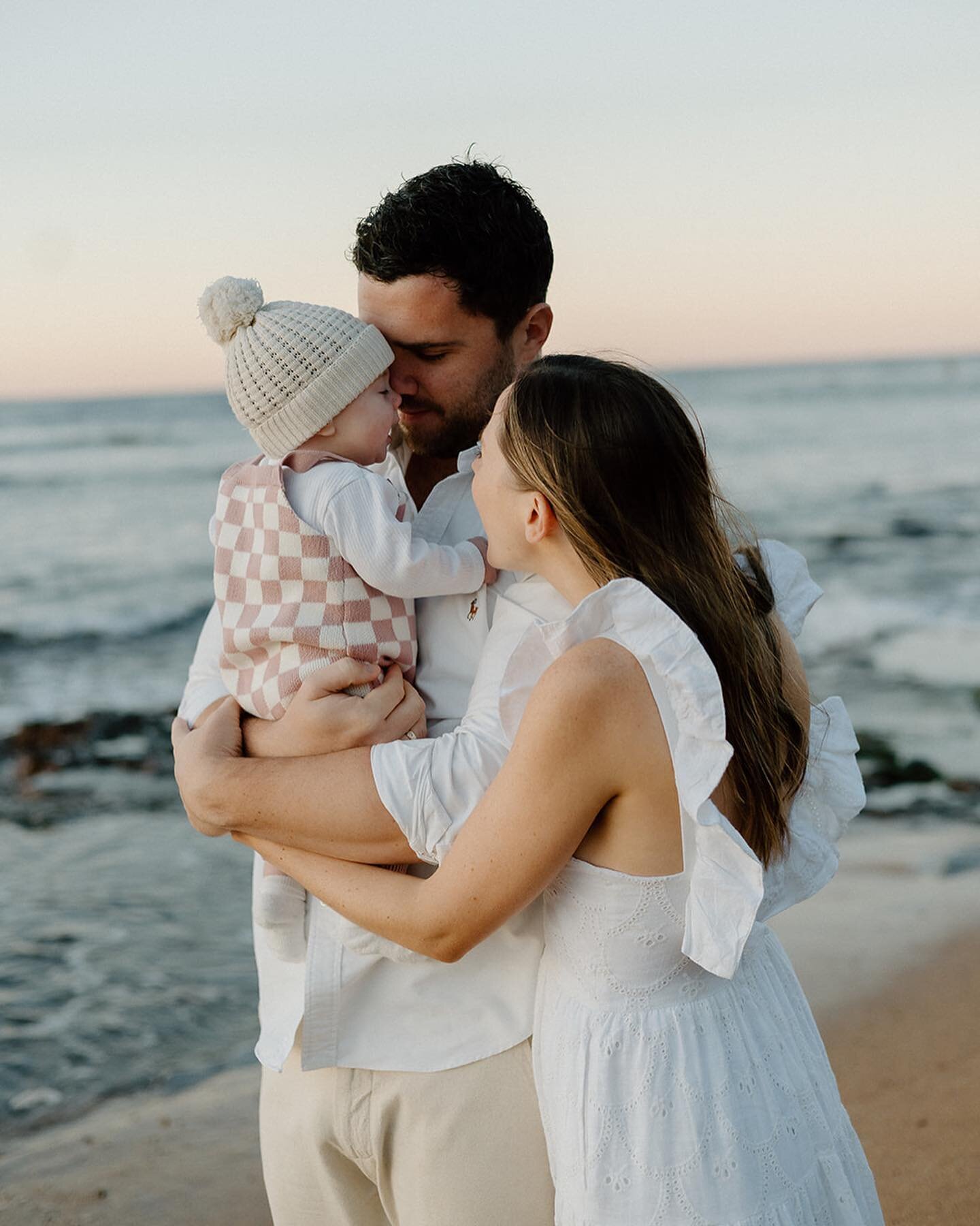 Cannot quite believe this session with the beautiful Taylor fam was back at the beginning of winter. The world certainly seems to be on fast forward, but that always seems to be the way when babies are involved, why do they have to grow and change on