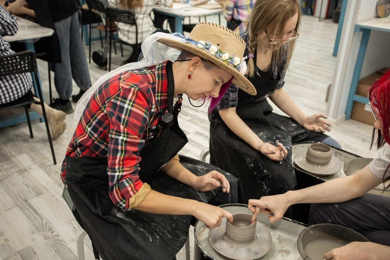 The 10 Best Pottery Classes For Beginners In Los Angeles