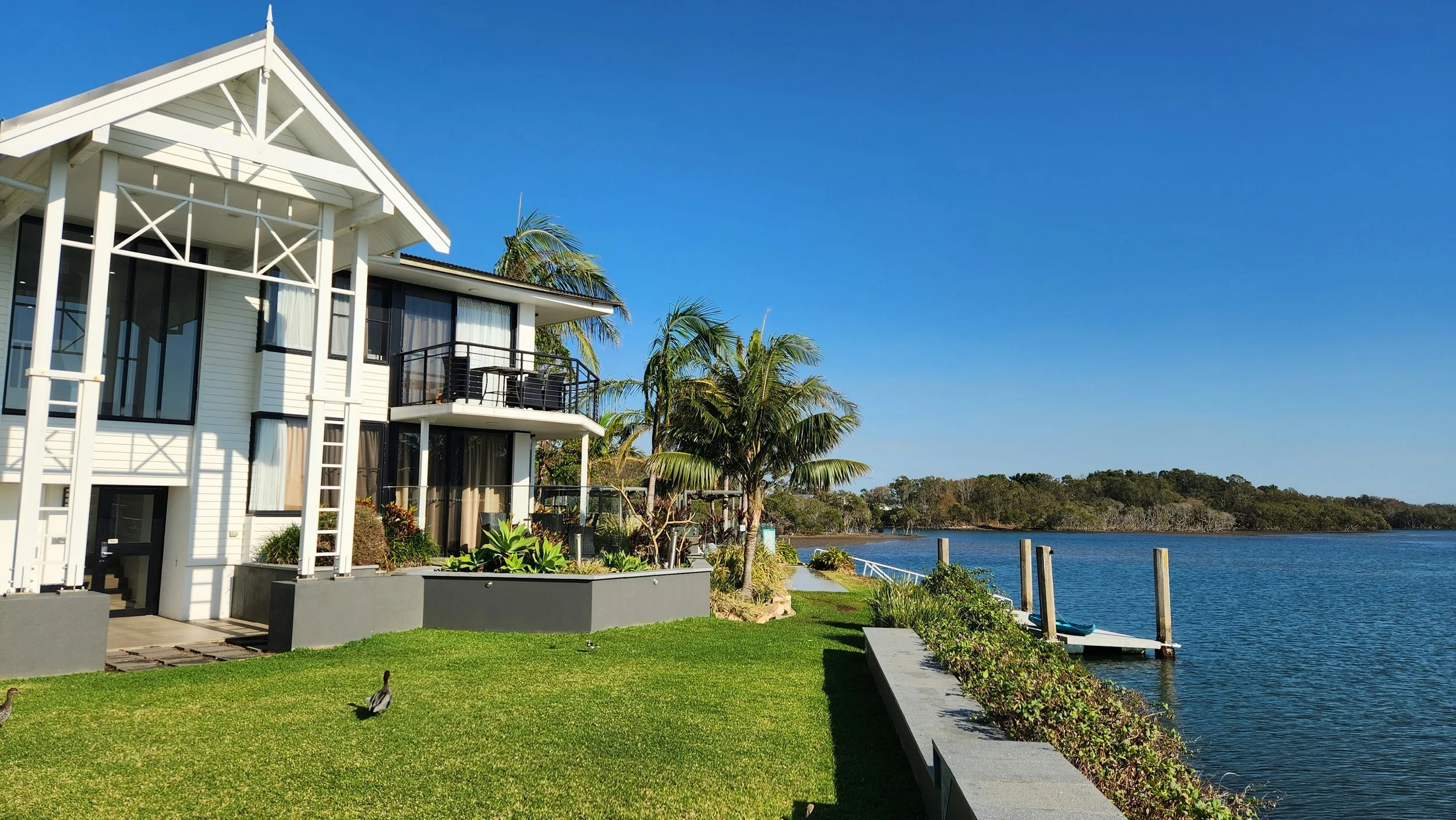What does a mortgage broker do for a first home buyer?